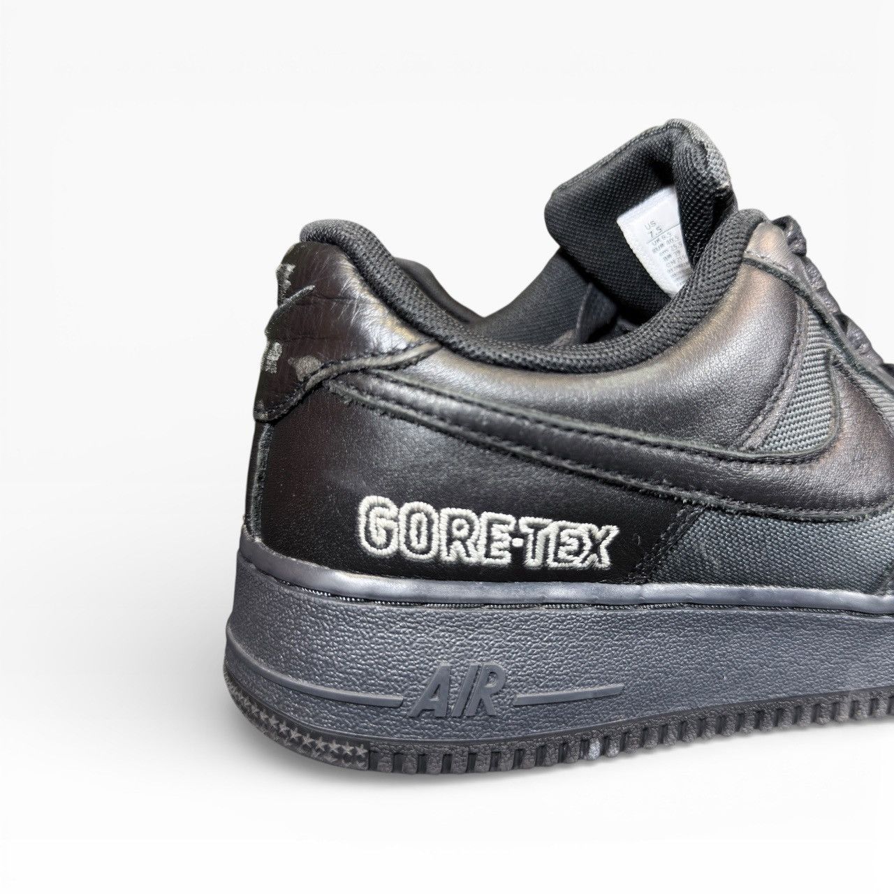 Nike Nike Air Force 1 Low Gore-Tex Triple Black Size US 7.5 / EU 40-41 - 2 Thumbnail