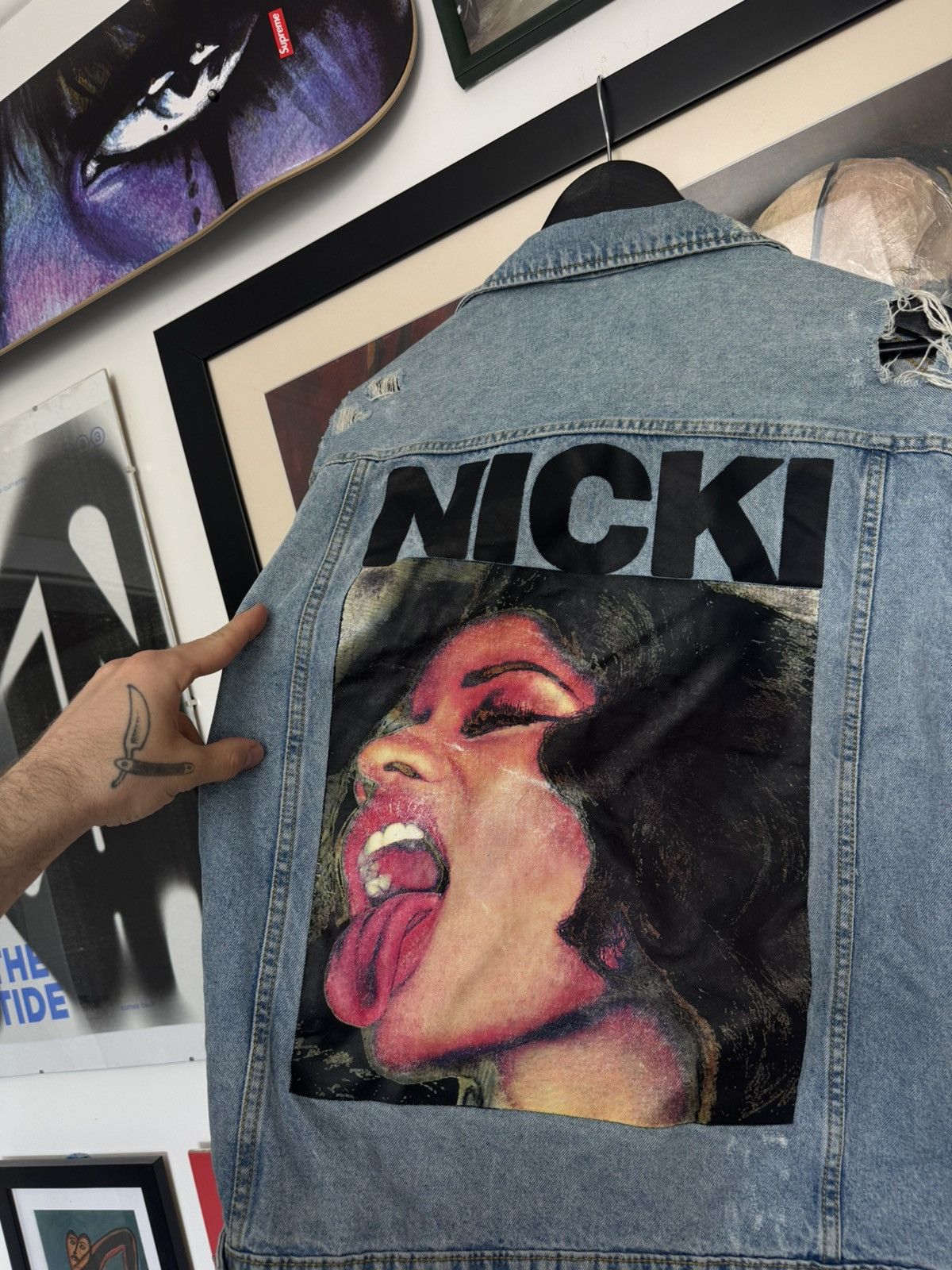 Band Tees NICKI MINAJ X HM MERCHENDISE DENIM JACKET STREETWEAR RARE Size US M / EU 48-50 / 2 - 3 Thumbnail