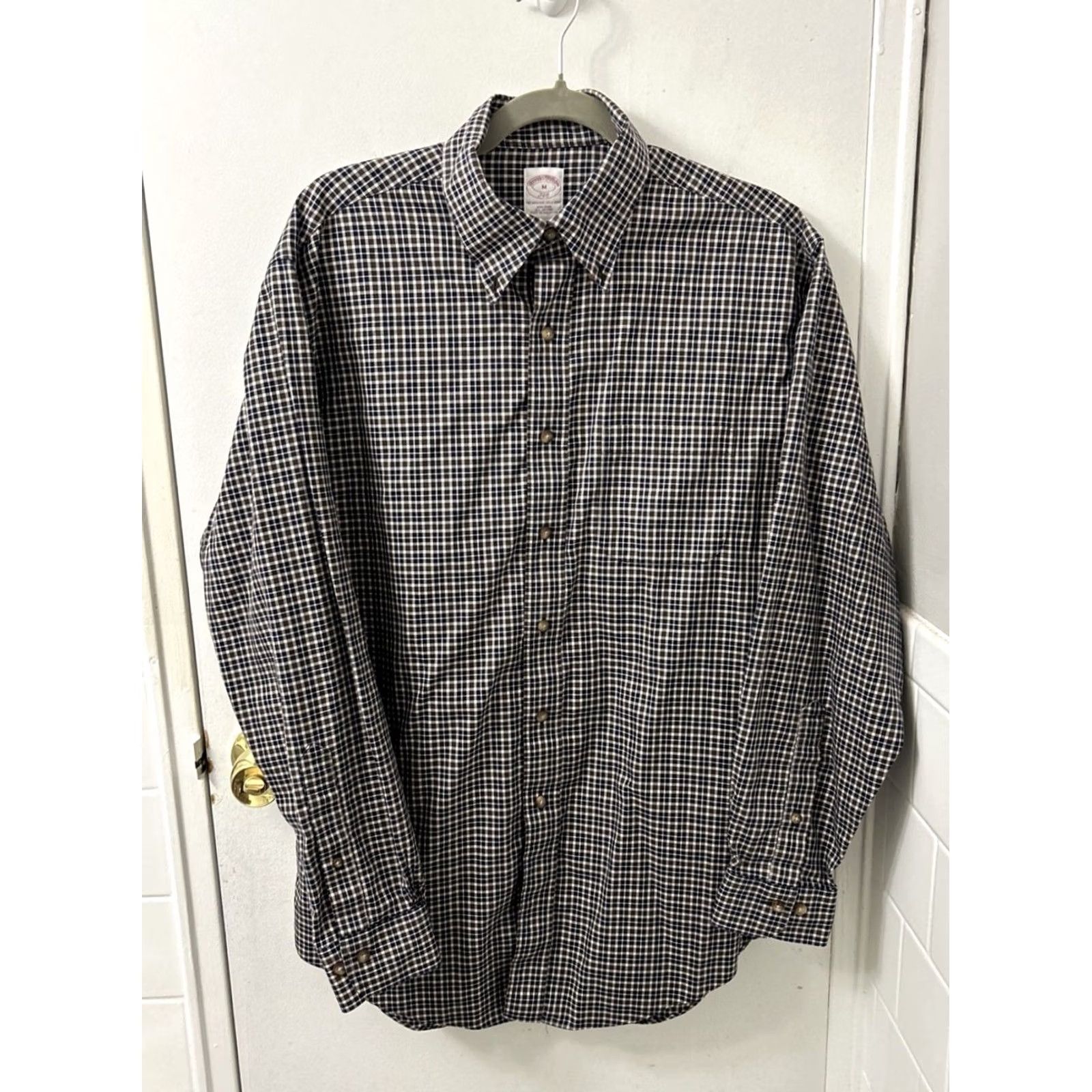 Brooks Brothers Brooks Brothers Button-Down Shirt Mens M Navy Blue Brown Check Plaid Non-Iron All Seasons Pocket Size US M / EU 48-50 / 2 - 2 Thumbnail