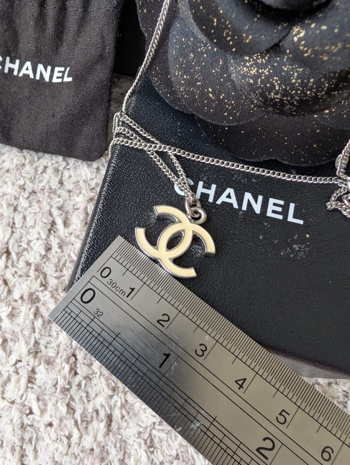 Chanel Chanel CC 05V Logo Ecru Enamel SHW Vintage necklace box Size ONE SIZE - 6 Thumbnail