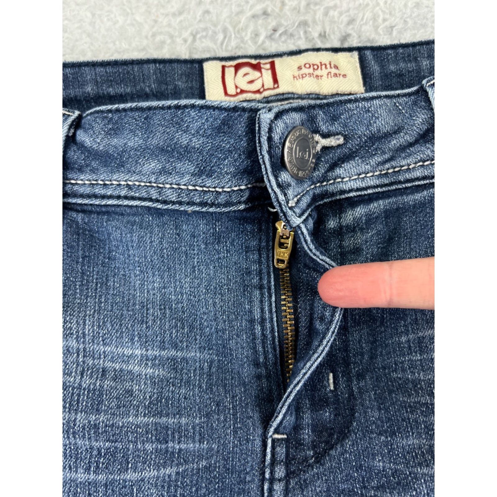 Vintage Maurices Jeans Womens 17 Blue Denim Flared Hipster 34x26 Cotton Stretch Distressed Medium Wash 5-Pocket Regular Rise Mens? Wait. Size 38" / US 16 / IT 52 - 5 Thumbnail