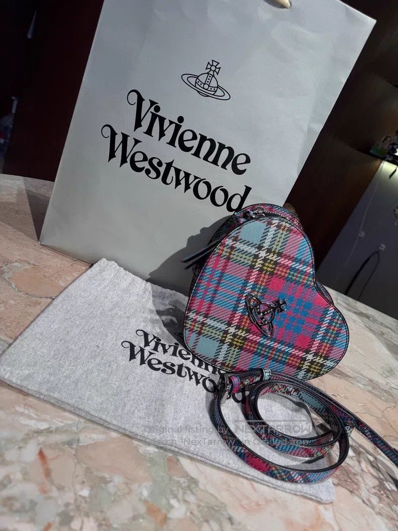 Vivienne Westwood Vivienne Westwood size os Double-layer heart Saturn logo cr Size ONE SIZE - 1 Thumbnail