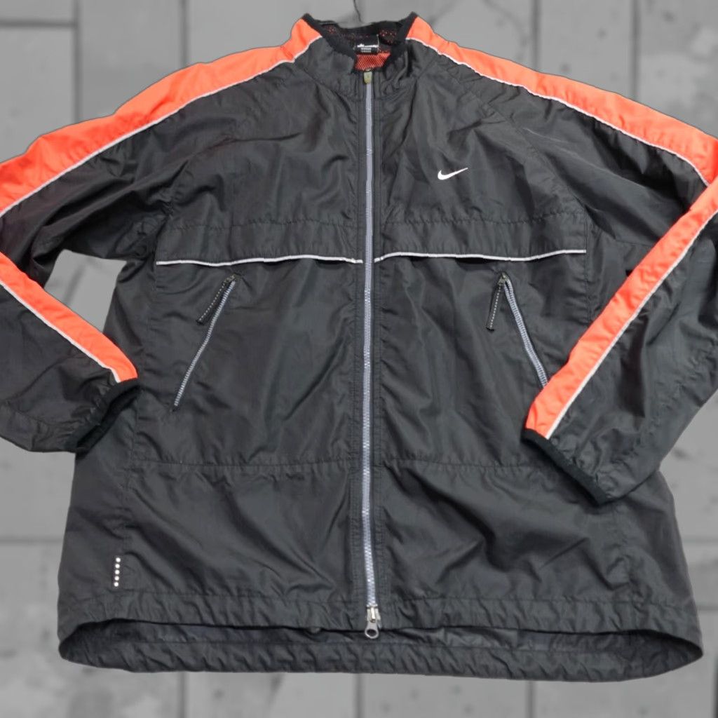 Nike VINTAGE Nike Jacket Large Black Red Full Zip Windbreaker Alpha Project Mens L Black Windbreaker Full Zip Nike Jacket Size US L / EU 52-54 / 3 - 1 Thumbnail