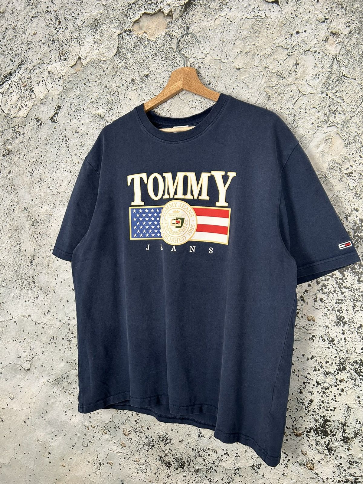 Tommy Hilfiger Tommy Hilfiger Jeans Graphic Tee Premium Streetwear Vintage Size US L / EU 52-54 / 3 - 2 Thumbnail