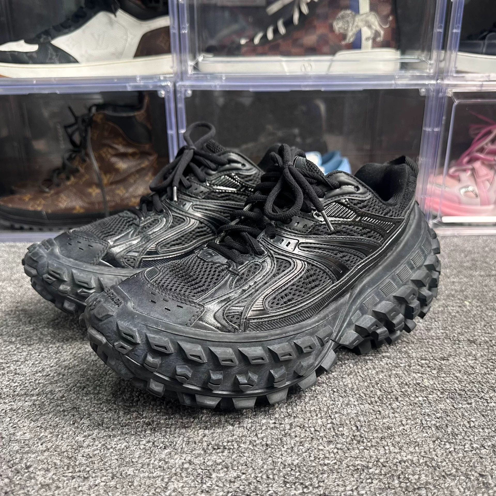 Balenciaga Balenciaga Distressed Black Lowtop Sneakers 6 Men Size US 6 / EU 39 - 1 Thumbnail