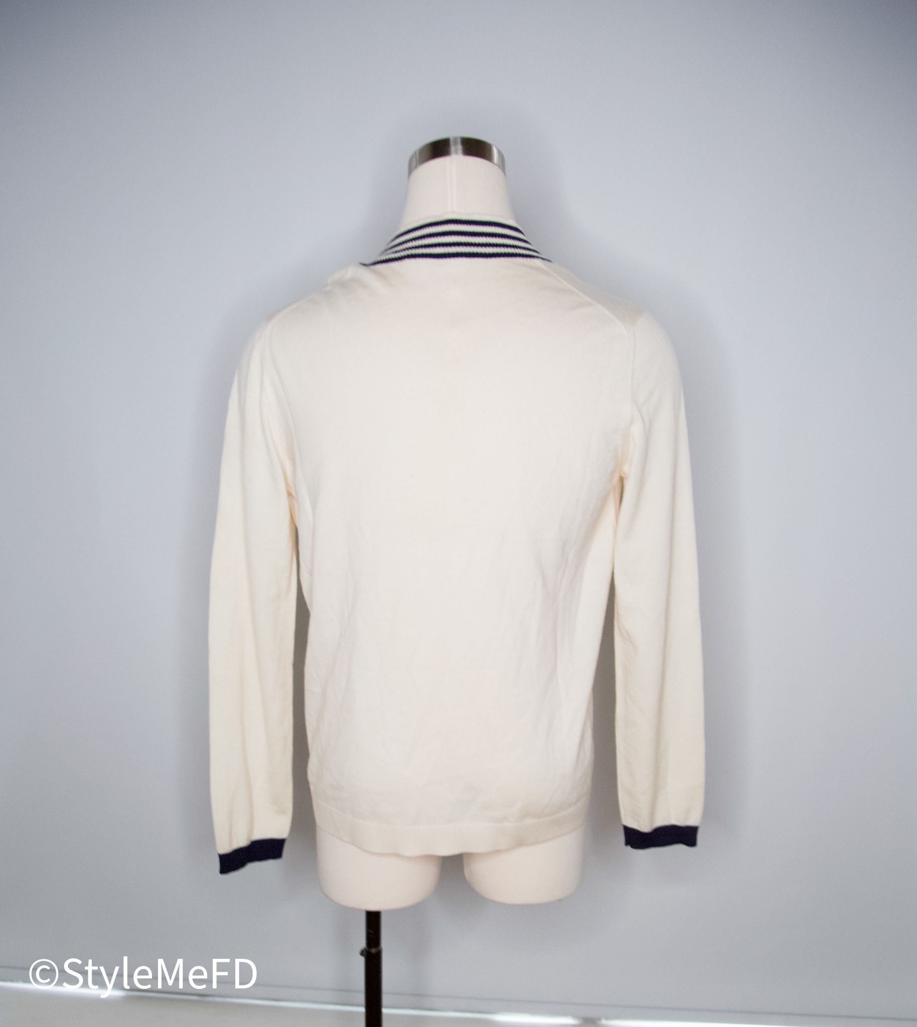 Gucci Gucci V Neck Pullover in Off-White w Blue & Bee Detailing Size US XL / EU 56 / 4 - 3 Thumbnail