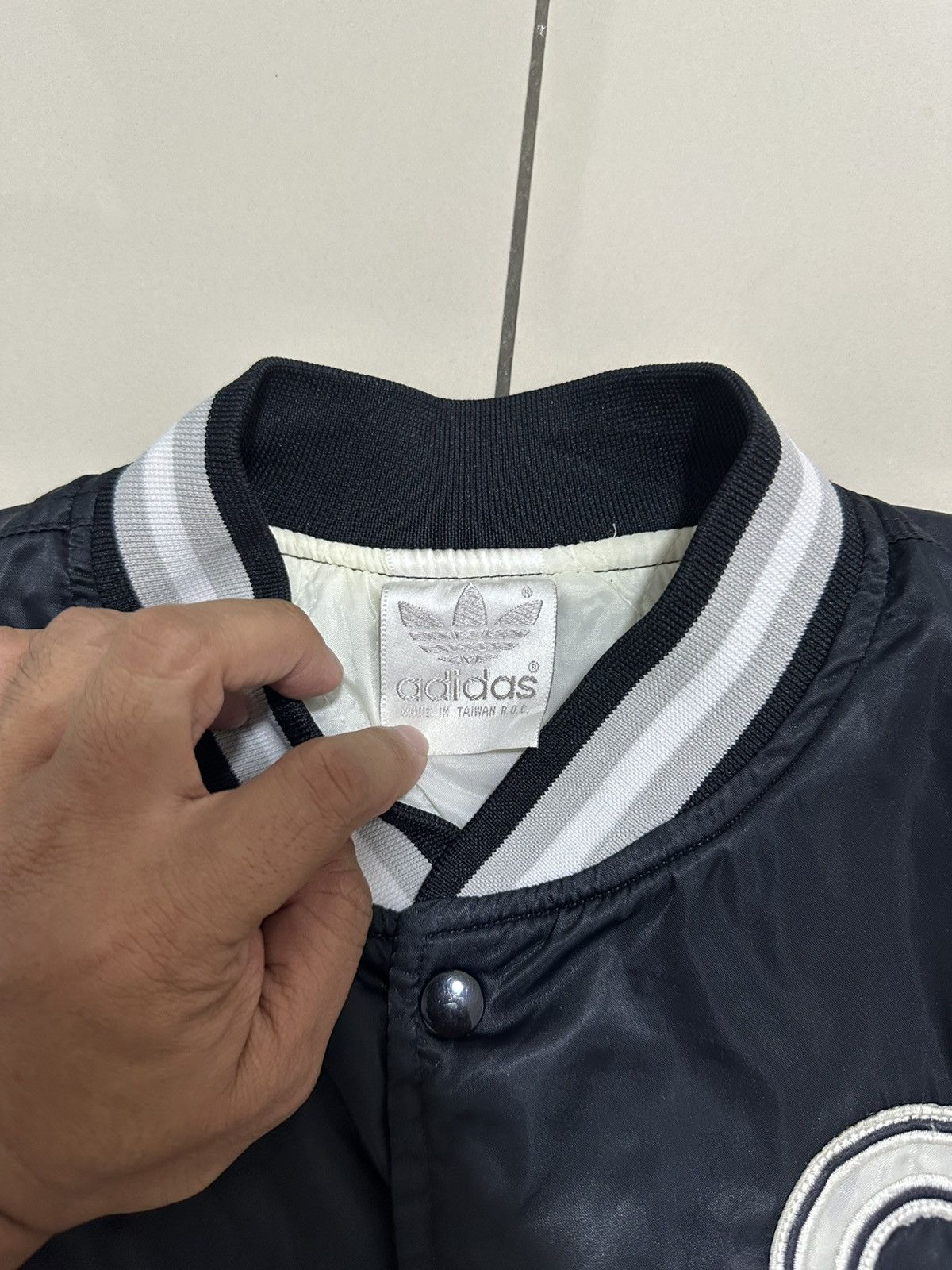 Adidas Vintage 90’s Adidas Bomber Jacket Design Big Logo Design Size US L / EU 52-54 / 3 - 5 Thumbnail
