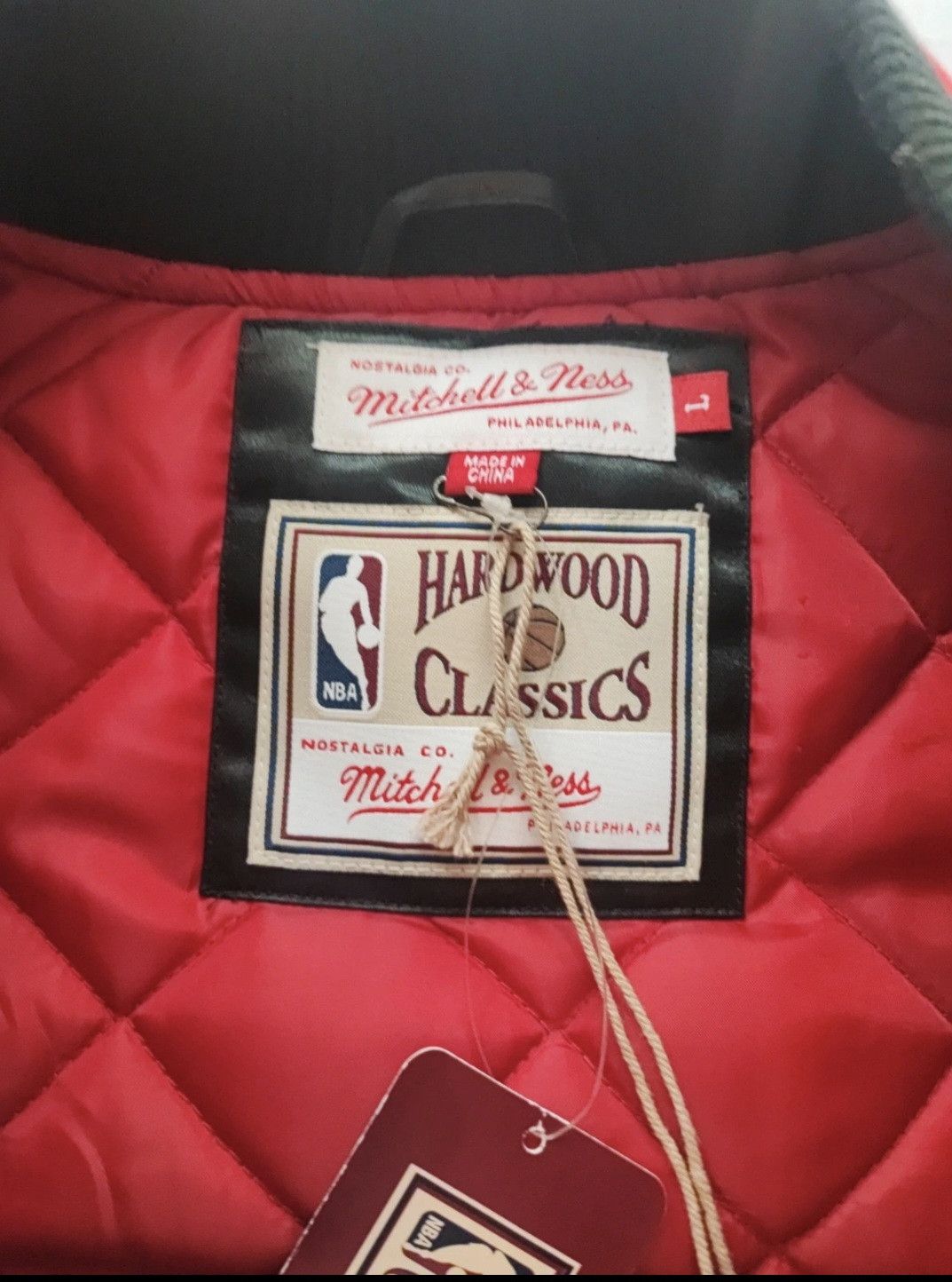 Mitchell & Ness Chicago Bulls Varsity Jacket – NBA Finals 1996 Size US L / EU 52-54 / 3 - 3 Thumbnail