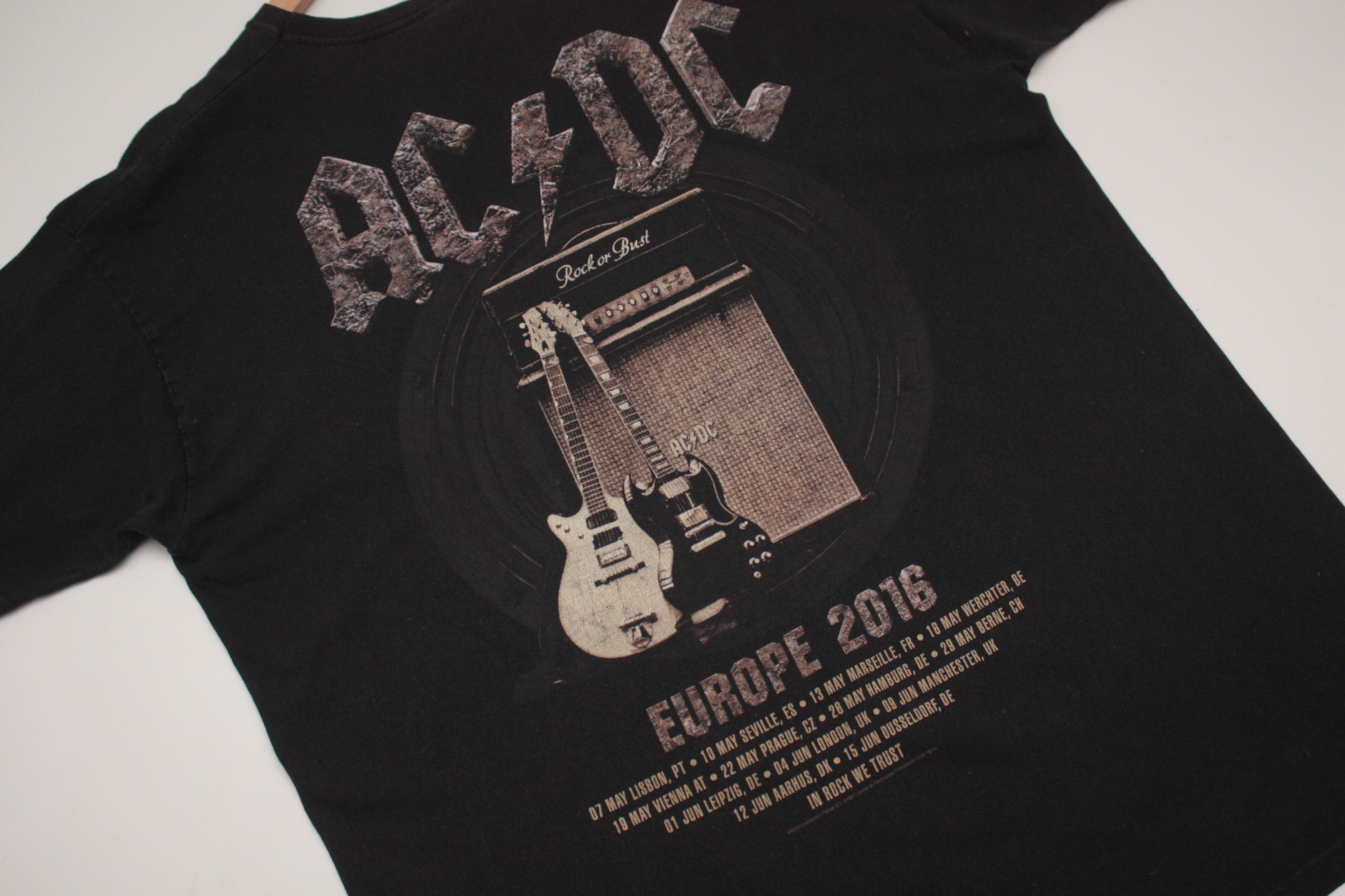 AC/DC AC/DC Europe 2016 Black Large T-Shirt Size US L / EU 52-54 / 3 - 4 Thumbnail