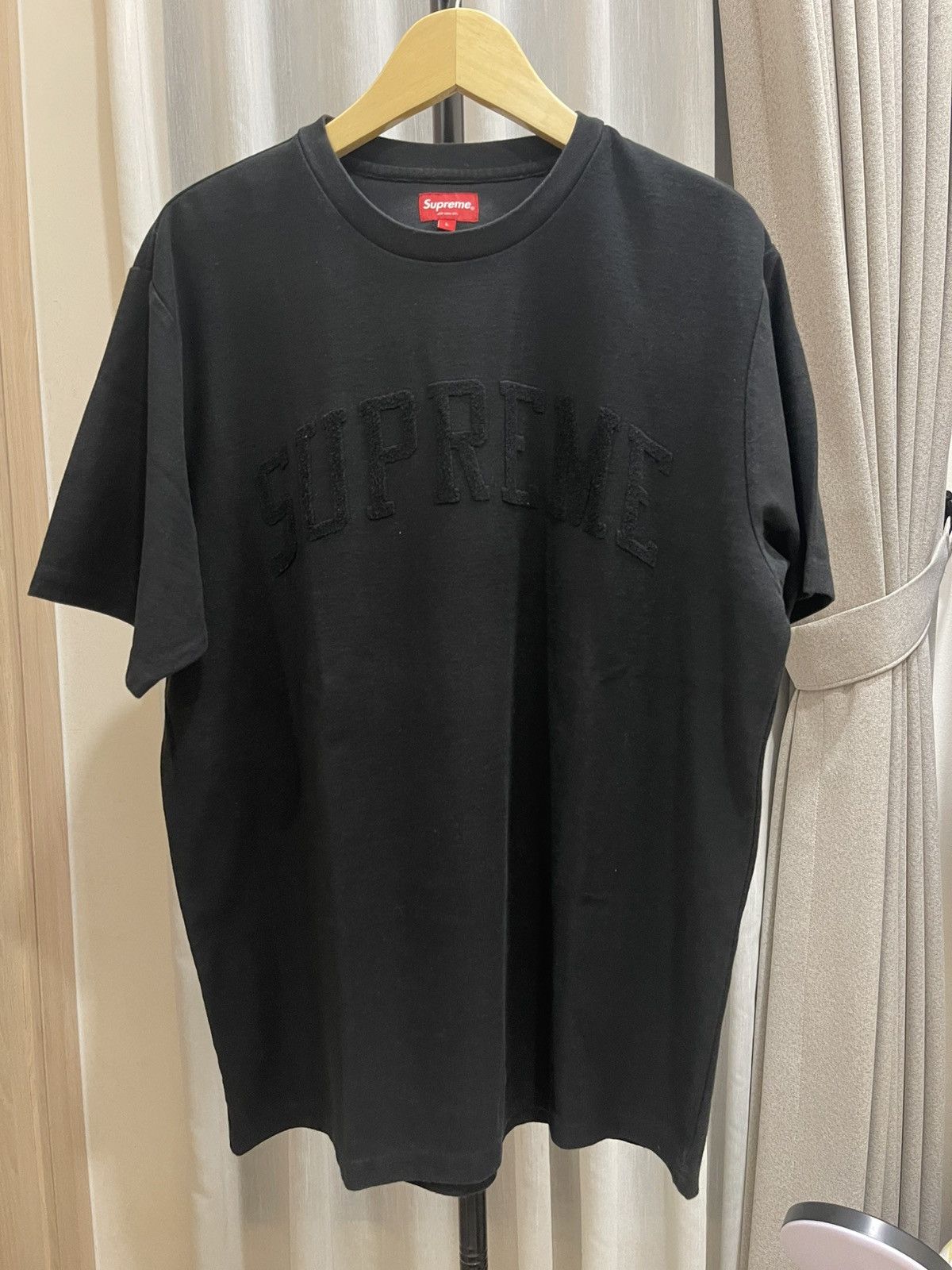 Supreme Supreme Chenille Arc Logo S/S Top Black Size US L / EU 52-54 / 3 - 3 Thumbnail