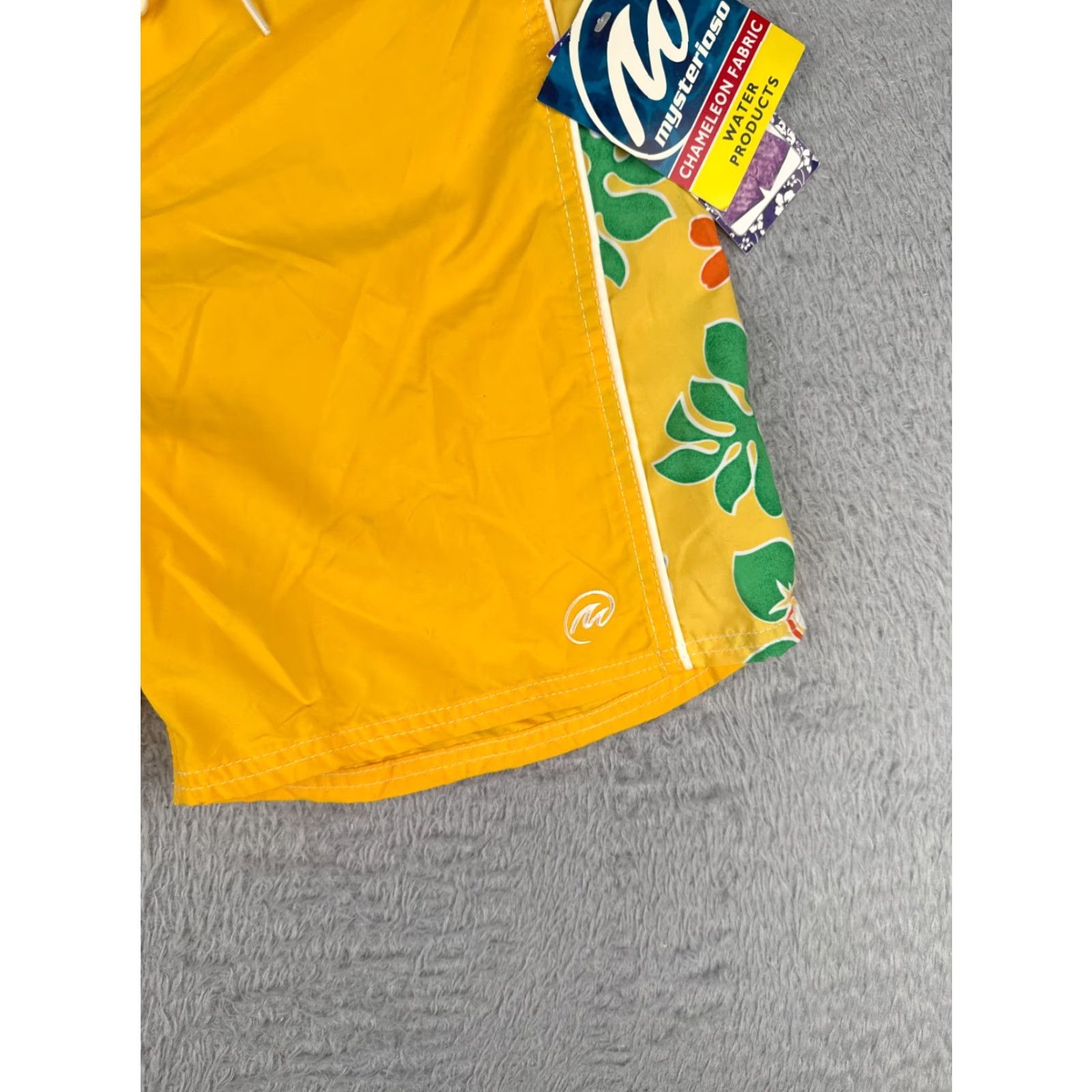 Vintage VINTAGE Mysterioso Board Shorts Women 4 Yellow Pattern Changing Chameleon Fabric Size 27" / US 4 / IT 40 - 2 Thumbnail