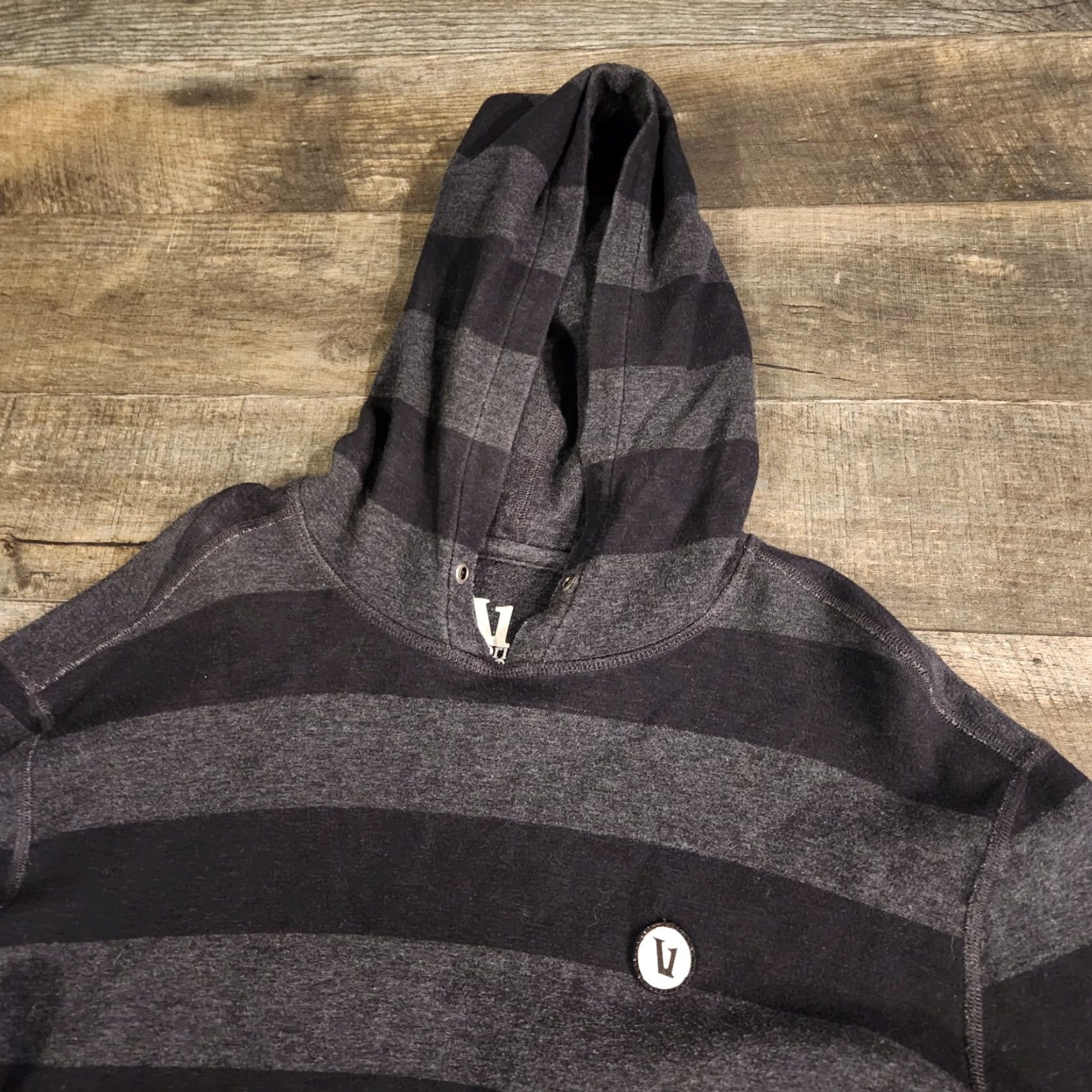 Vuori Vuori Hoodie Mens M Clark Gray Striped Lightweight Pullover Long Sleeve Pullover Gray Striped Lightweight Clark Hoodie Mens M Size US M / EU 48-50 / 2 - 5 Thumbnail