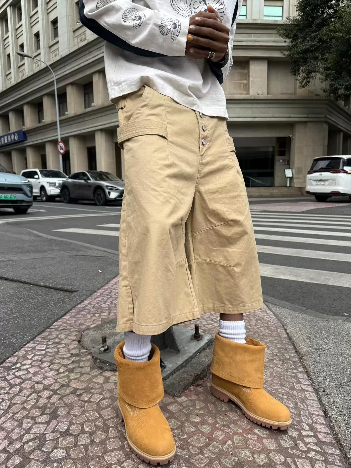 Jean Khaki Five-Button Wide-Leg 7/8 Shorts | Double Ring Hardware Size US 28 / EU 44 - 2 Thumbnail