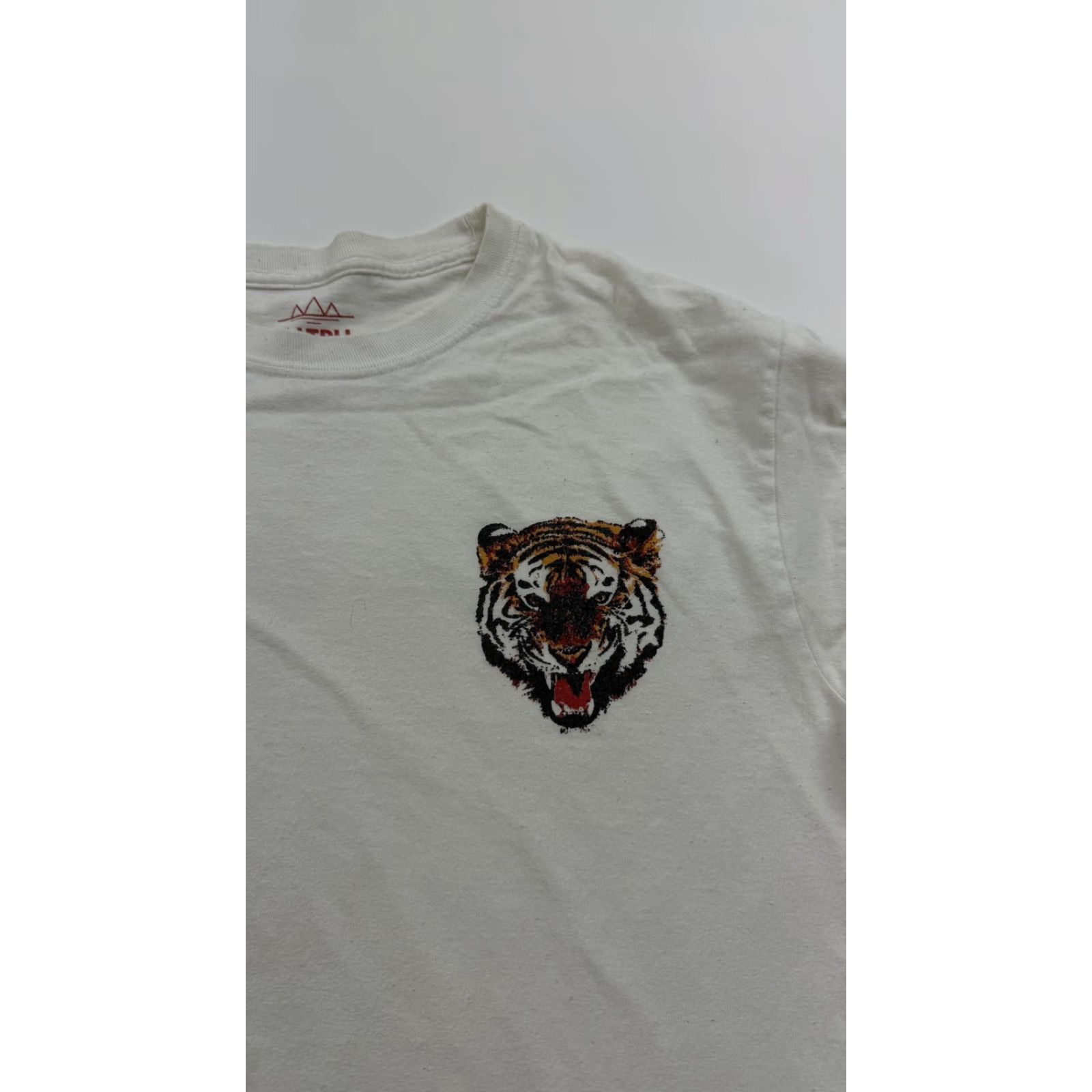 Vintage Altru Shirt Mens Medium White Long Sleeve Crewneck Tiger Snake Graphic Print Tee Size US M / EU 48-50 / 2 - 6 Thumbnail