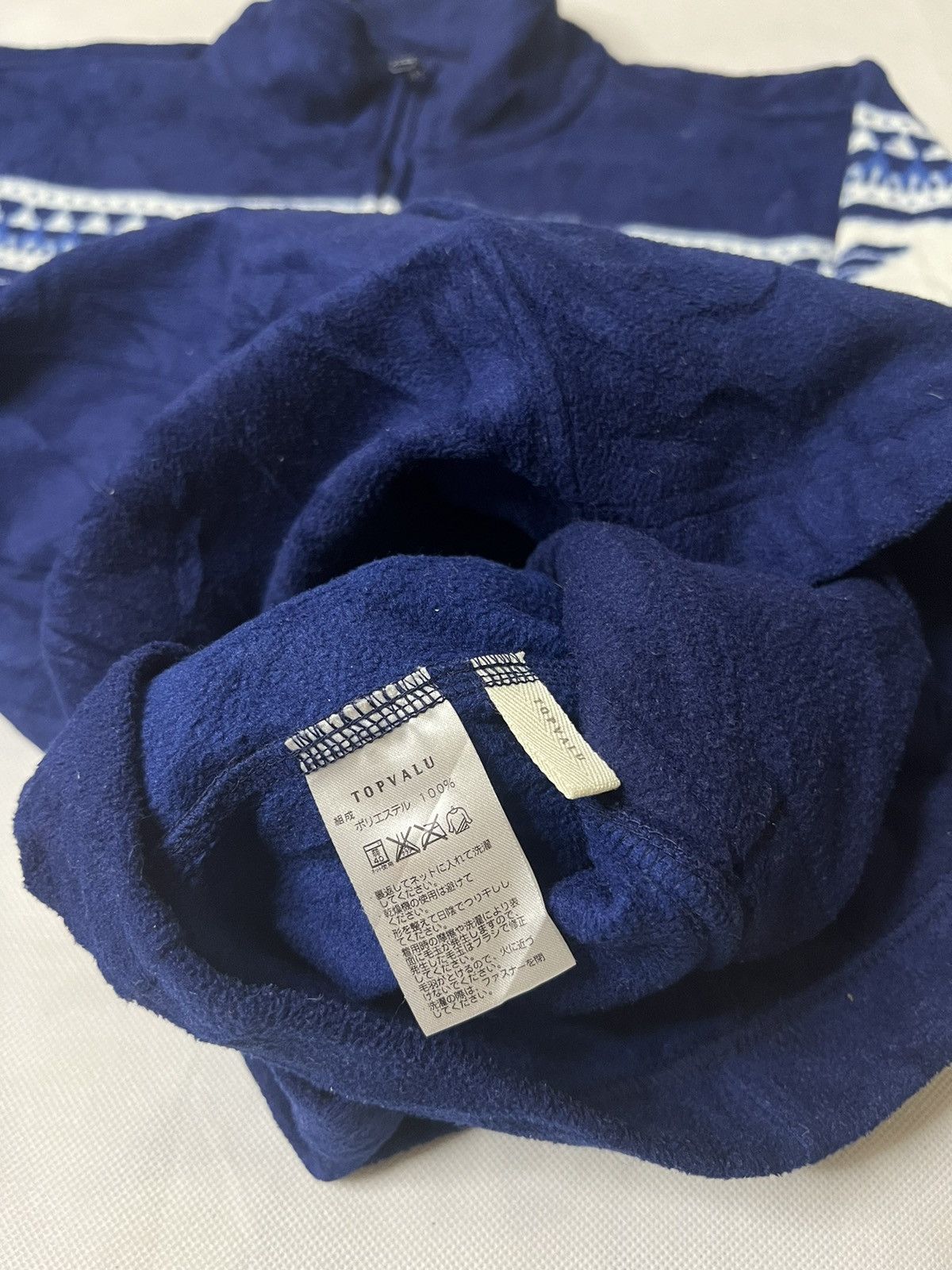 Uniqlo Uniqlo Native Print Sweater Size US S / EU 44-46 / 1 - 5 Thumbnail