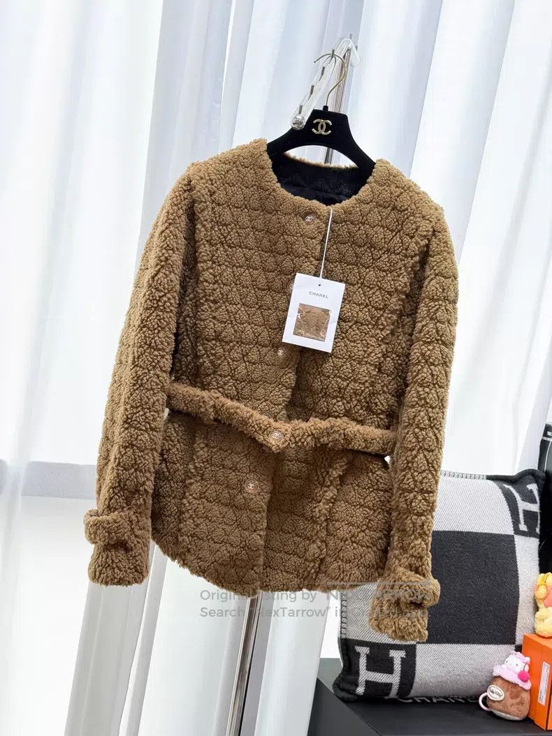 Chanel Chanel Diamond plaid teddy sheared wool crystal buckle lon Size XS / US 0-2 / IT 36-38 - 1 Thumbnail