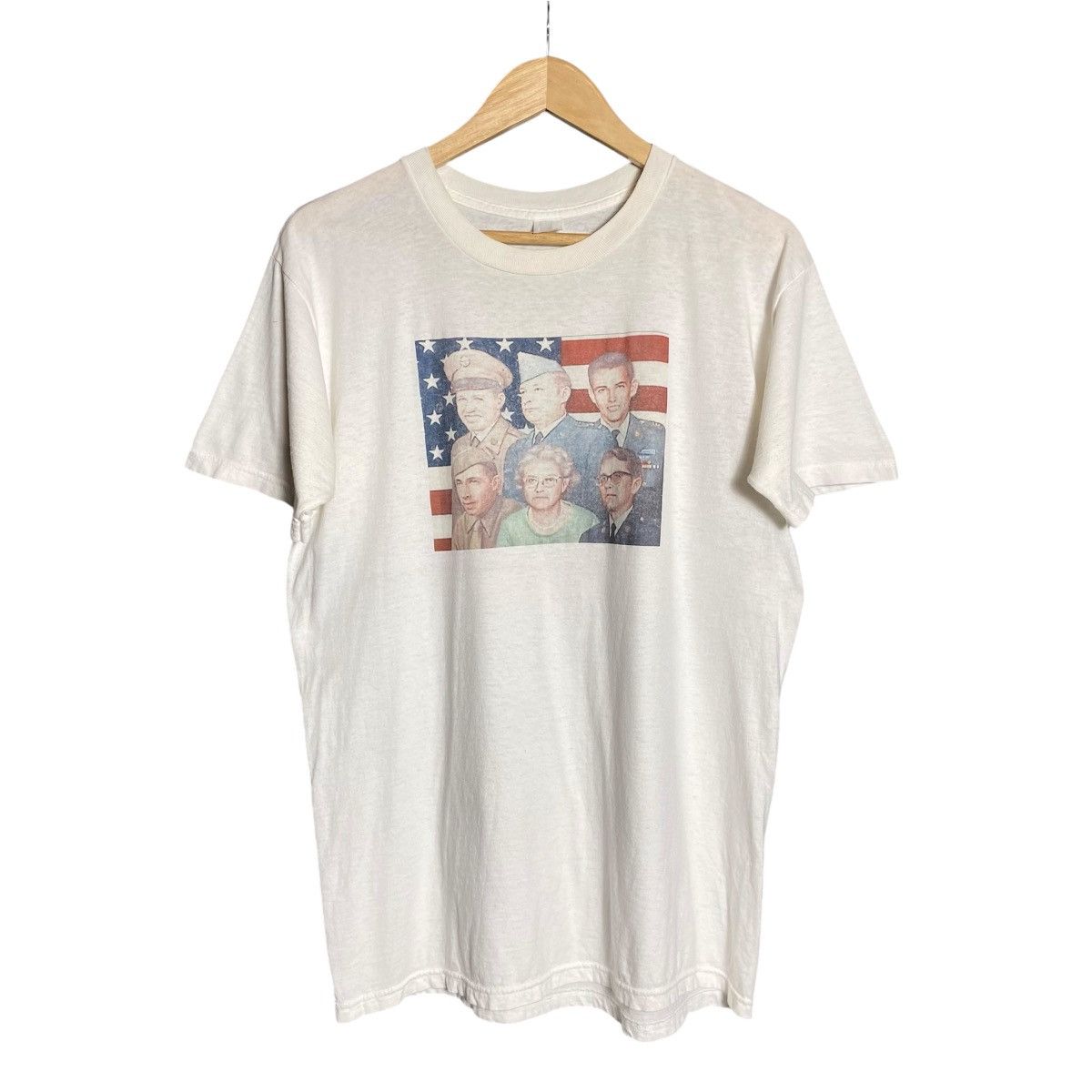 Vintage Vintage 90s Veterans Of World War Graphic T-Shirt Size US L / EU 52-54 / 3 - 1 Thumbnail
