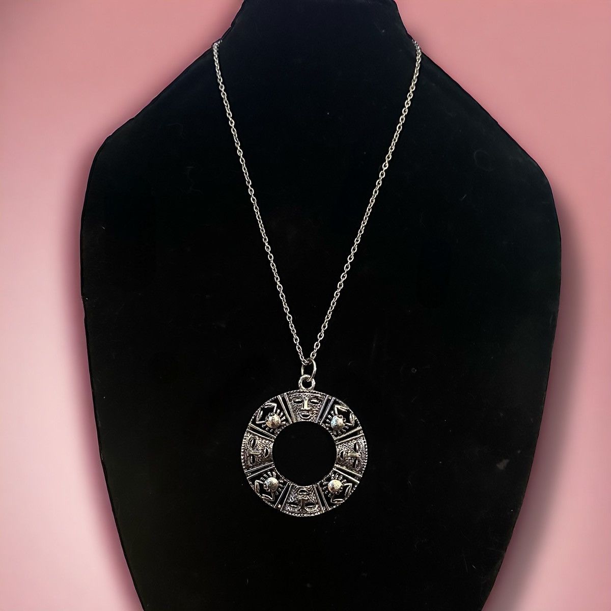 Vintage Vintage Cancer zodiac astrology medallion pendant necklace Size ONE SIZE - 1 Thumbnail