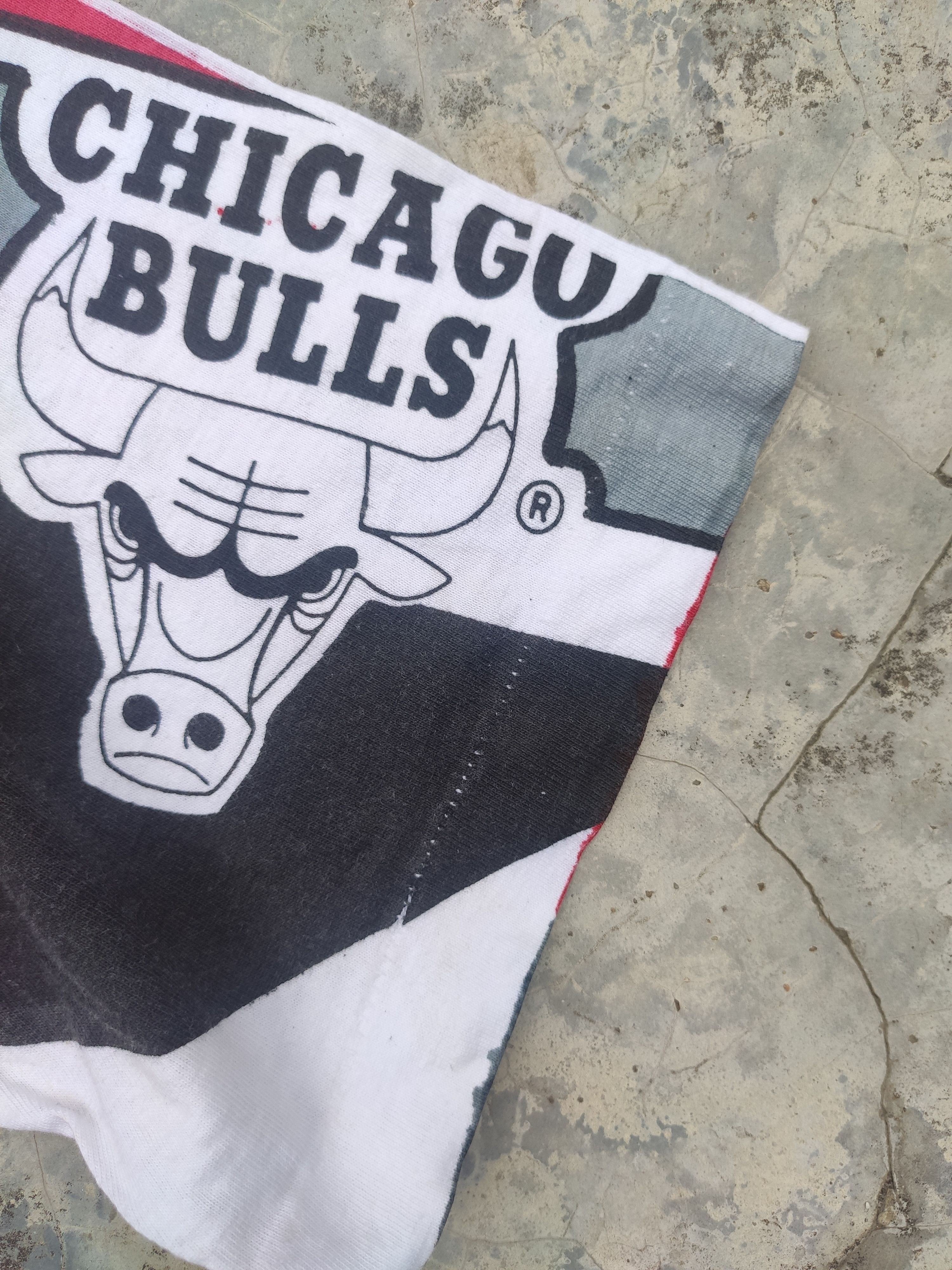 NBA 🔥 Vtg 90s Vintage Chicago Bulls Magic Johnson t shirt NBA Size US M / EU 48-50 / 2 - 12 Thumbnail
