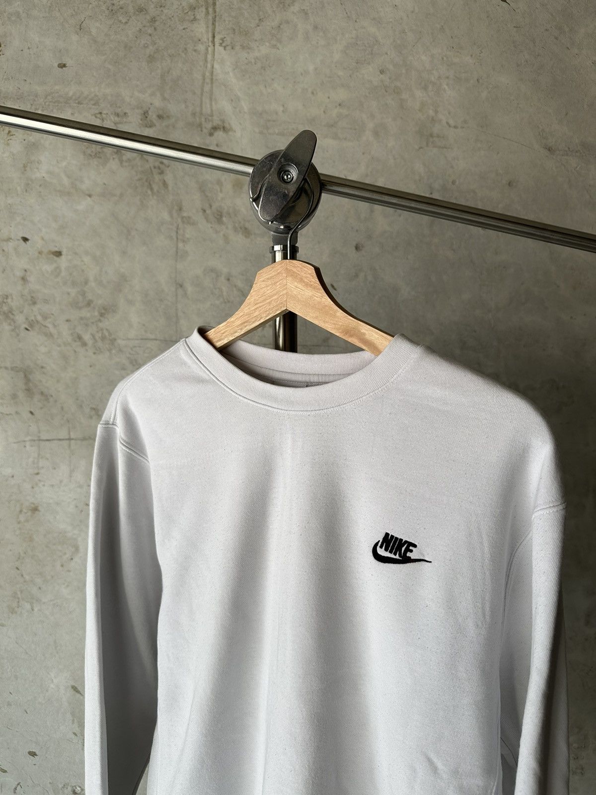 Nike Vintage Y2K White Nike Swoosh sweatshirt Size US S / EU 44-46 / 1 - 3 Thumbnail
