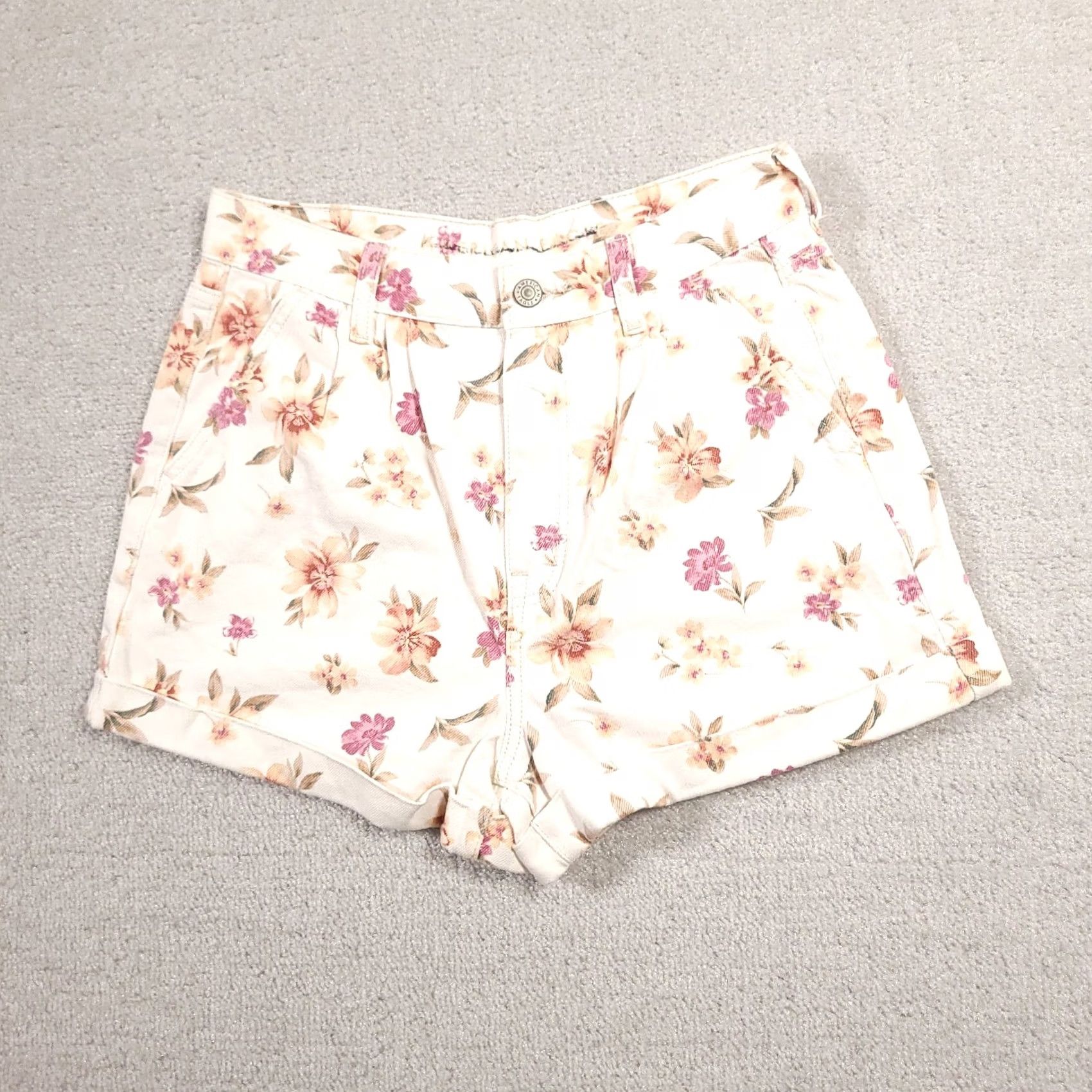 American Eagle Outfitters American Eagle Outfitters White Denim High Waisted Floral Mom Short Women's 6 Size 28" / US 6 / IT 42 - 2 Thumbnail