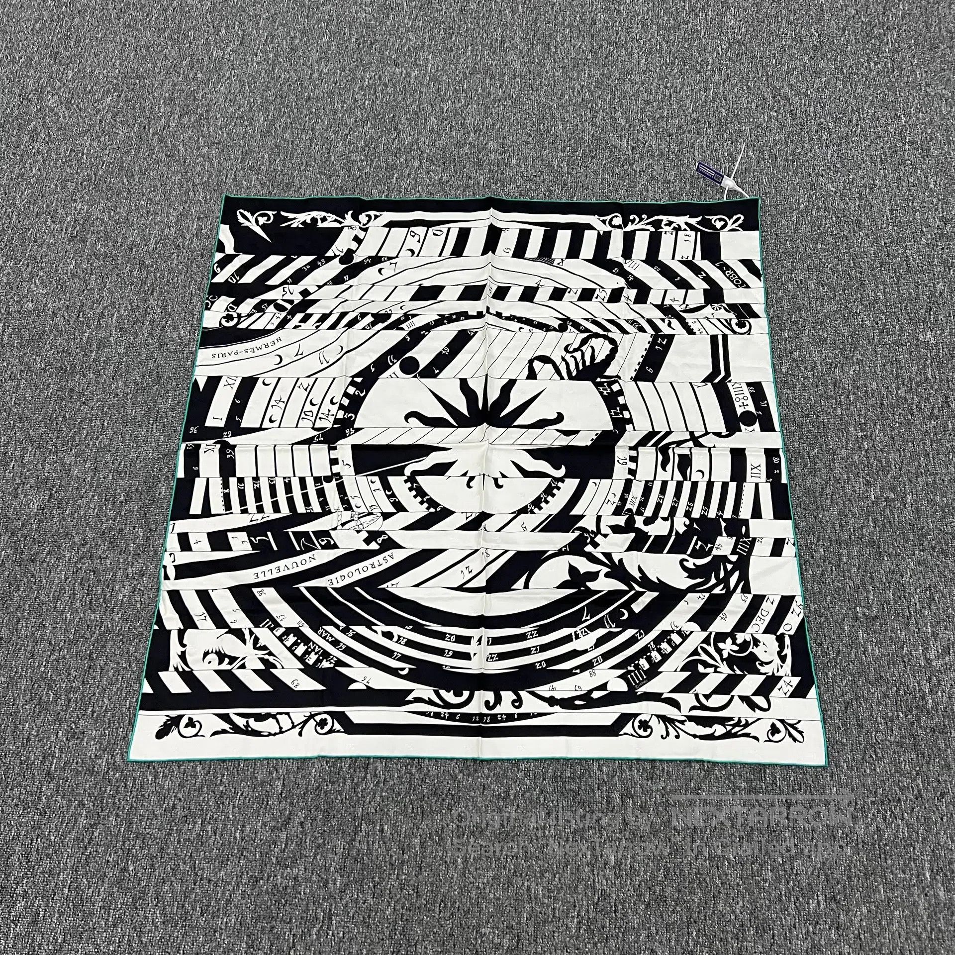 Hermes Hermes Innovative Astrology: Black and White Astrological Size ONE SIZE - 1 Thumbnail