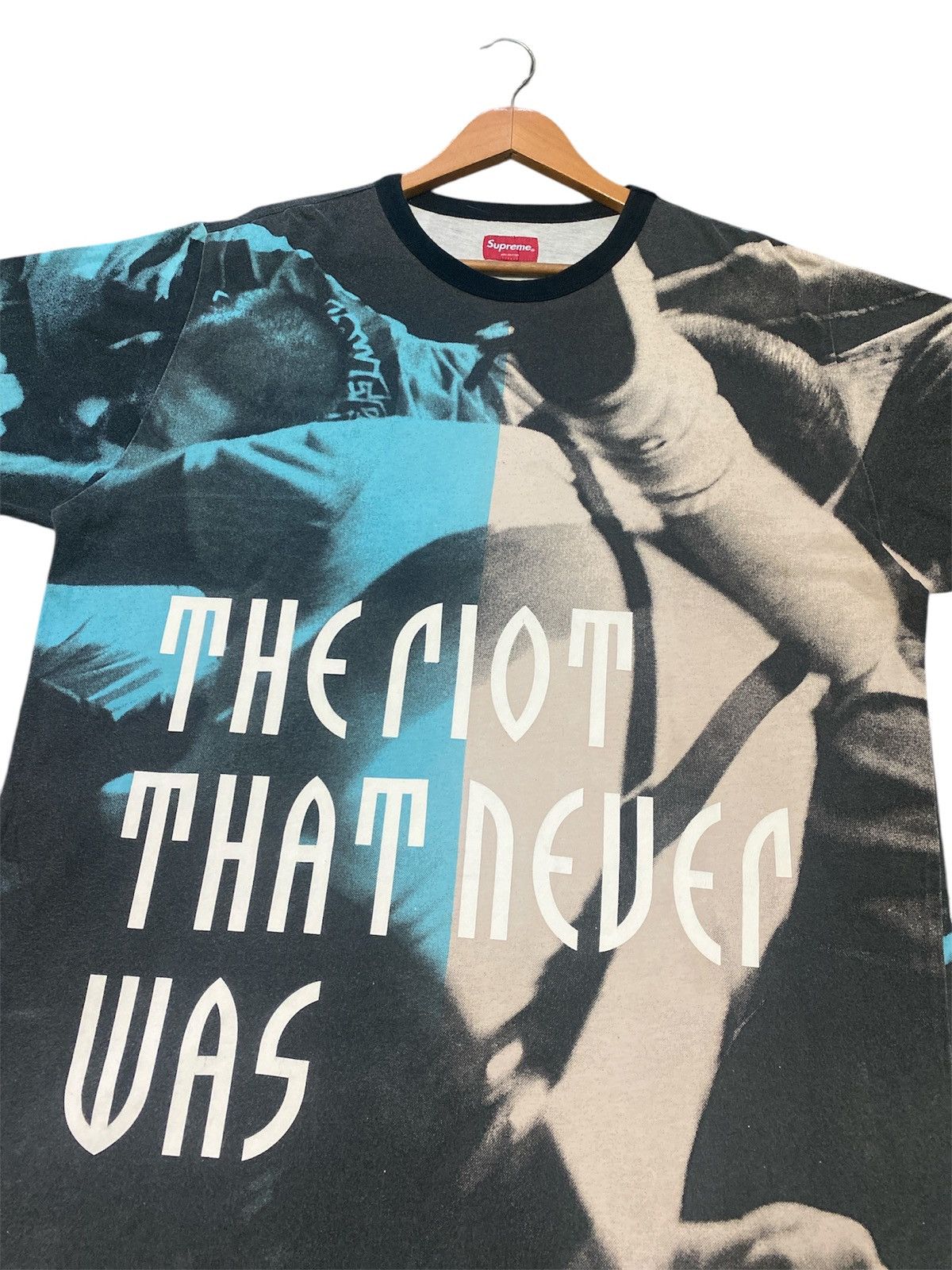 Supreme 💥RARE💥SUPREME THE RIOT THAT NEVER WAS SHIRT TEE🔥 Size US L / EU 52-54 / 3 - 5 Thumbnail
