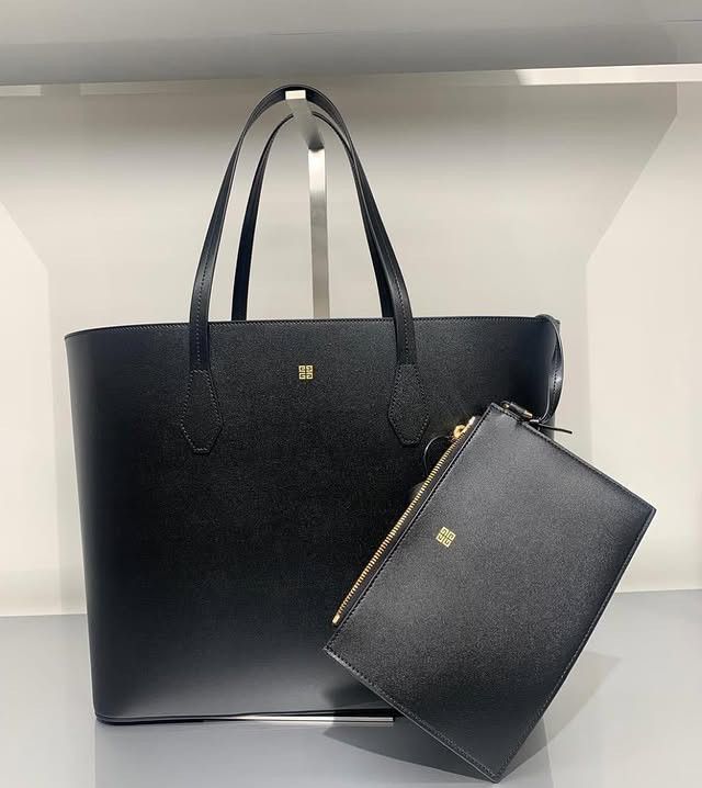 Givenchy o1srvl11e1124 Size: OS/ Tote Bag in Black Size ONE SIZE - 2 Thumbnail