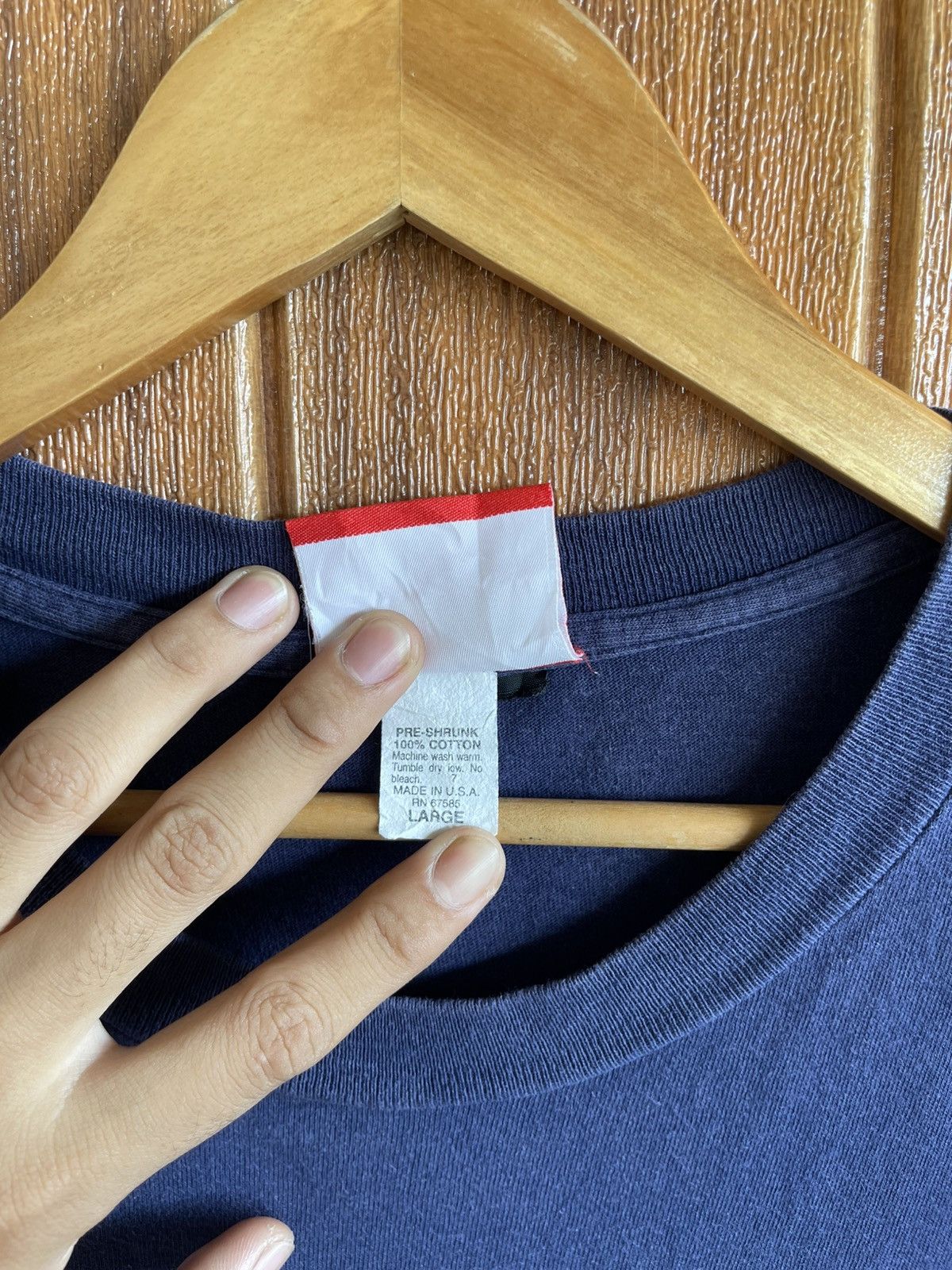 Coca Cola Vintage 90s Sun Faded Thrashed Coca Cola Surfing Bear Tshirt Size US L / EU 52-54 / 3 - 8 Thumbnail