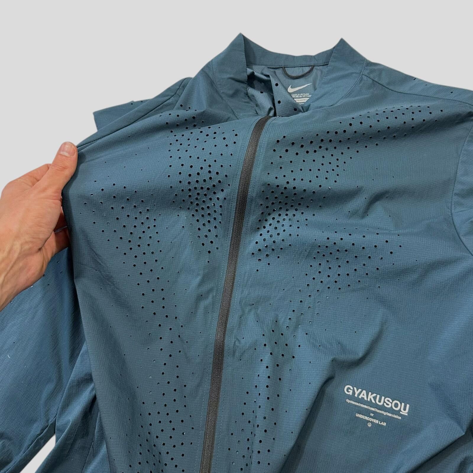 Nike Nike Undercover Gyakusou '16 Laser Cut Ventilated Jacket M/L Size US L / EU 52-54 / 3 - 7 Thumbnail