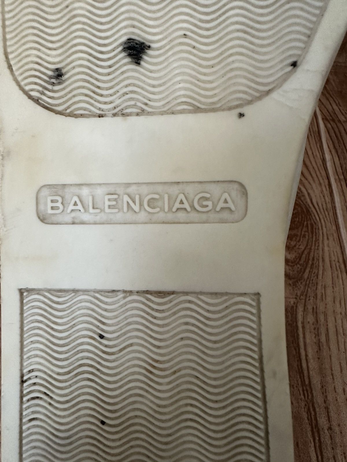 Balenciaga Balenciaga Arena Cracked White Leather Lowtop Sneaks Size US 13 / EU 46 - 19 Thumbnail