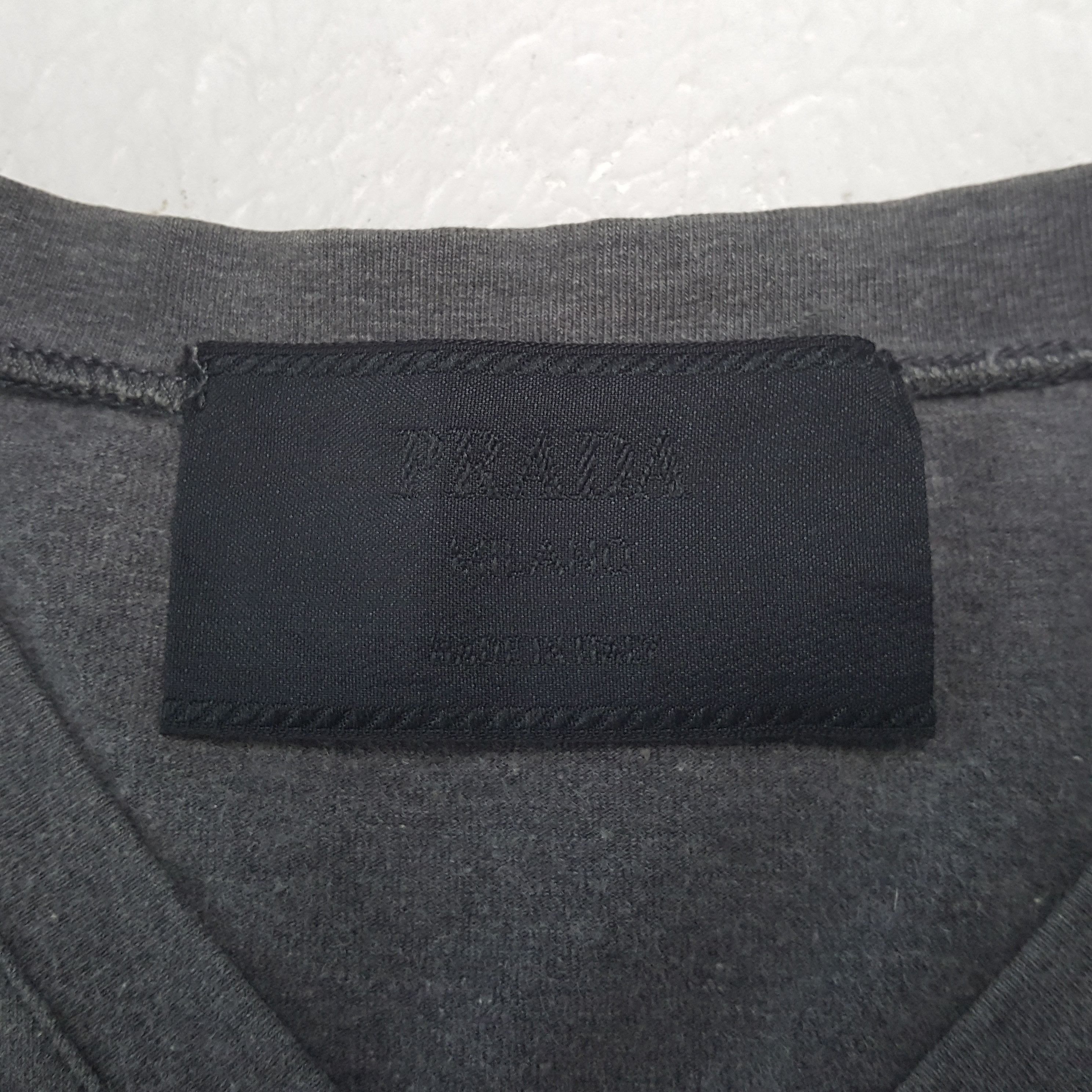 Prada Prada Fashion Brand Plain Tshirt RR21 Size US S / EU 44-46 / 1 - 4 Thumbnail