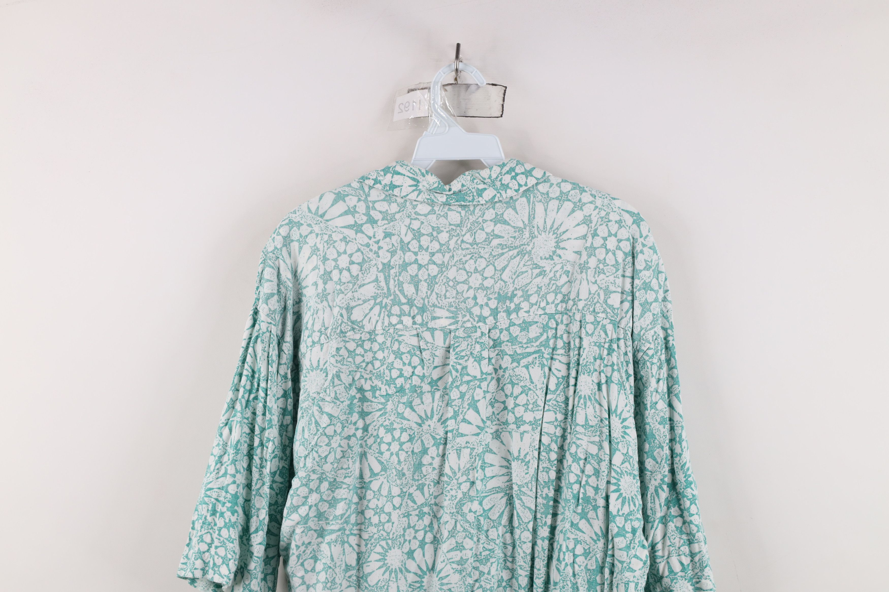 Vintage Vintage 90s Streetwear Abstract Flower Surf Button Shirt Size US L / EU 52-54 / 3 - 10 Thumbnail