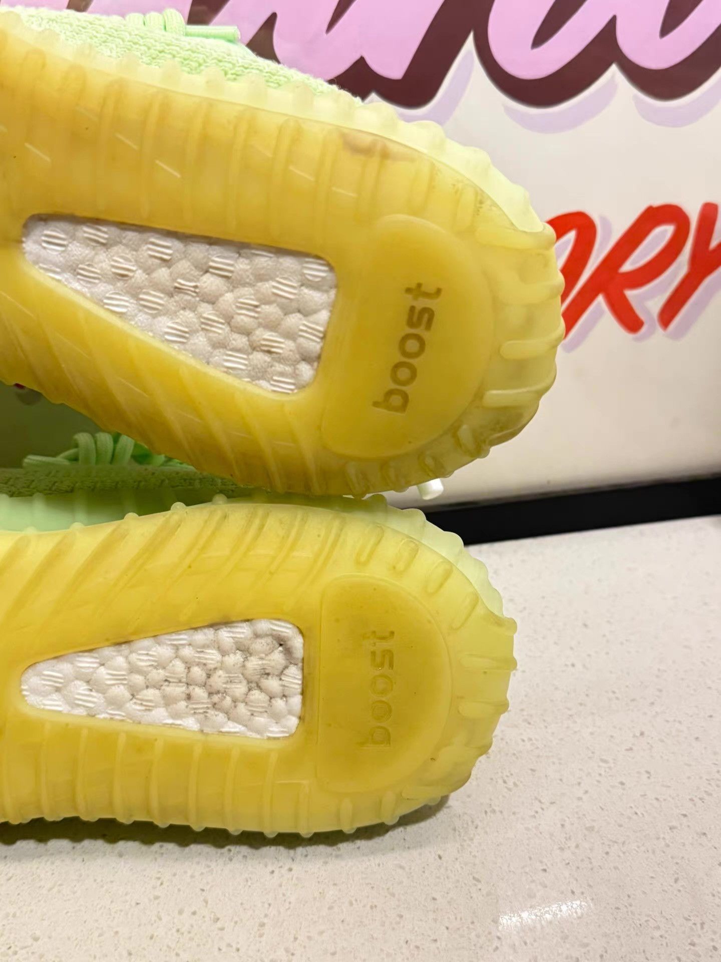 Adidas adidas Textile Upper, Lifestyle Low-Top Sneakers。 Ｑ20 Size US 9.5 / EU 42-43 - 3 Thumbnail