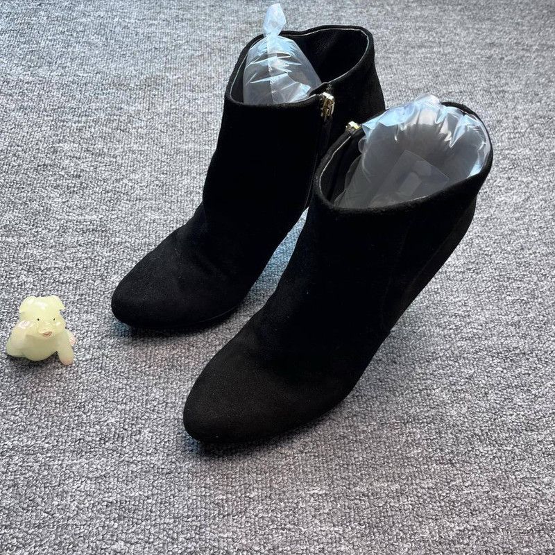 Gucci Gucci Black Suede Pointed Toe Ankle Boots 0079 Size US 7.5 / IT 37.5 - 1 Thumbnail