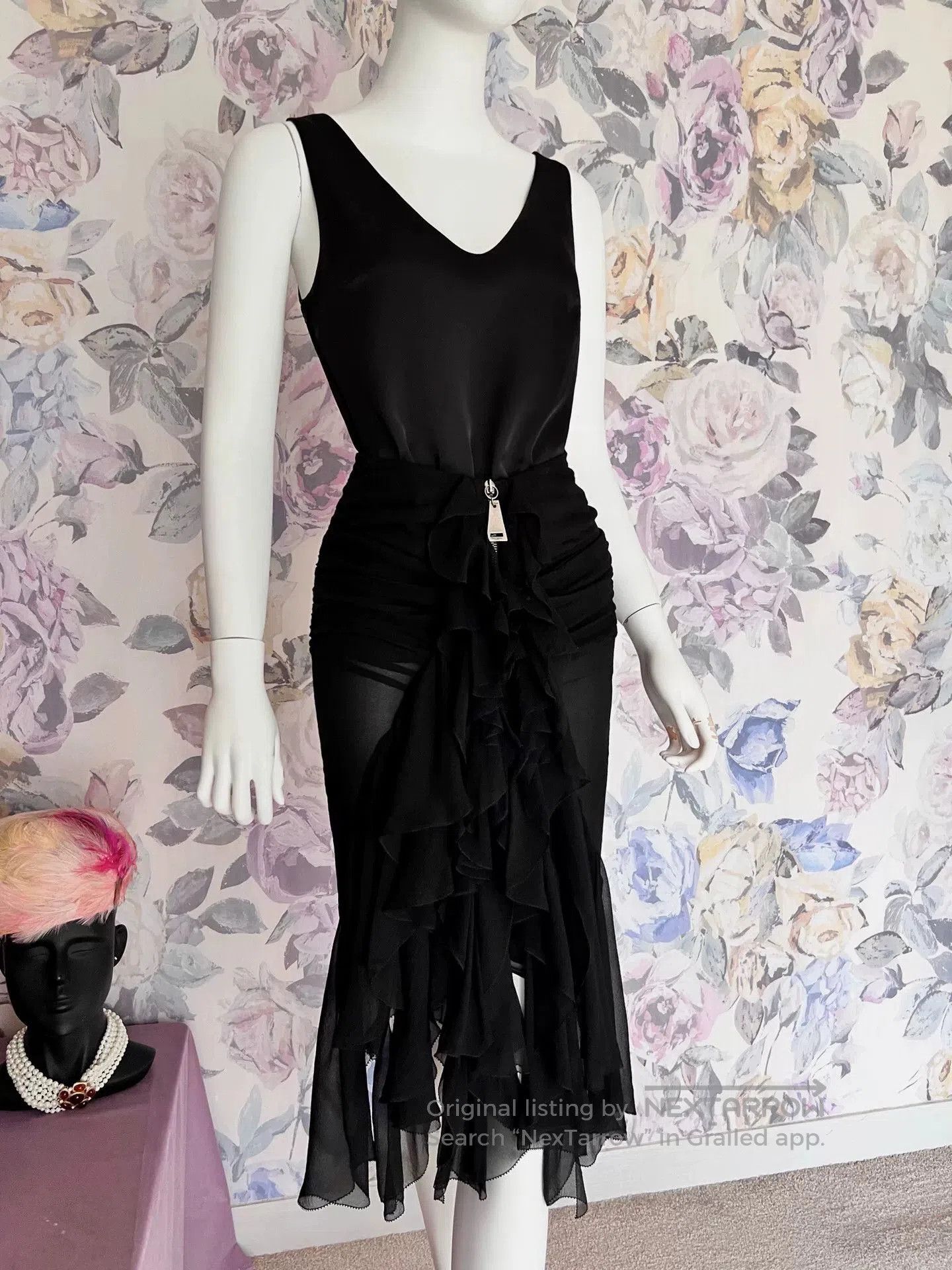 Saint Laurent Paris Saint Laurent Silk Skirt. Size 25" / US 0 / IT 36 - 1 Thumbnail