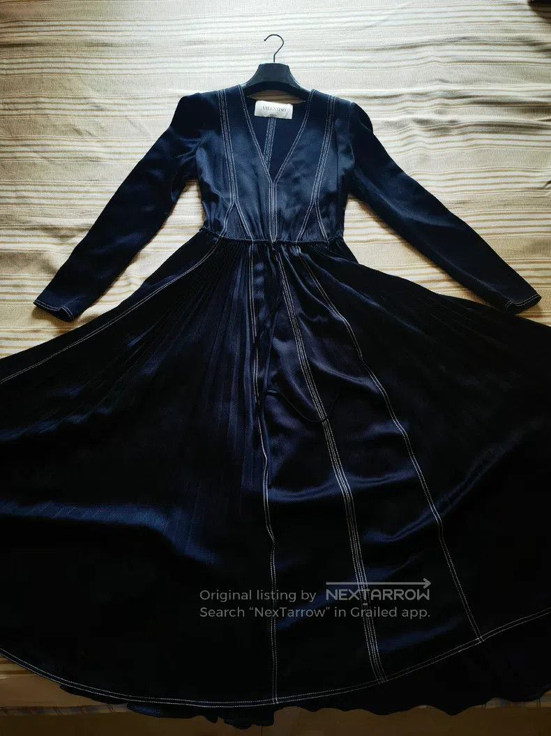 Valentino Valentino Main line dress Size M / US 6-8 / IT 42-44 - 3 Thumbnail