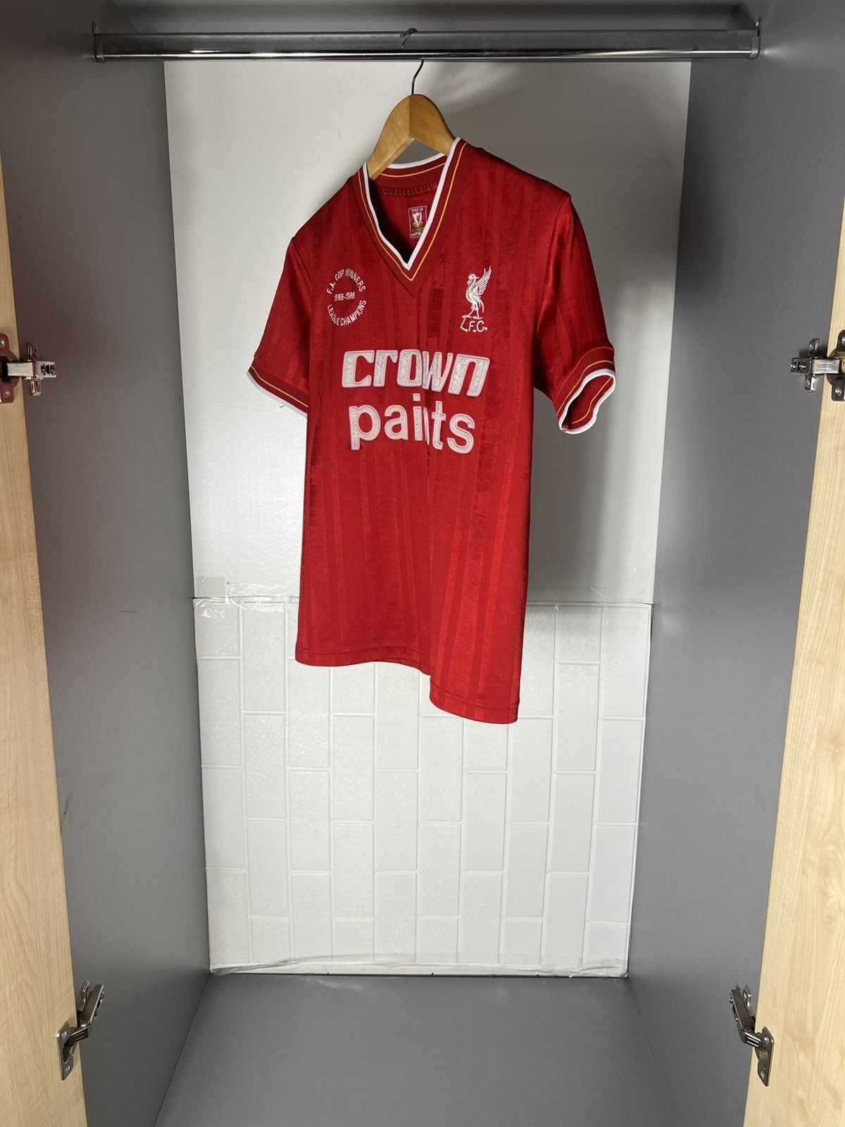 Vintage VERY RARE FC LIVERPOOL ENGLAND SOCCER JERSEY RETRO Y2K 90s Size US S / EU 44-46 / 1 - 11 Thumbnail