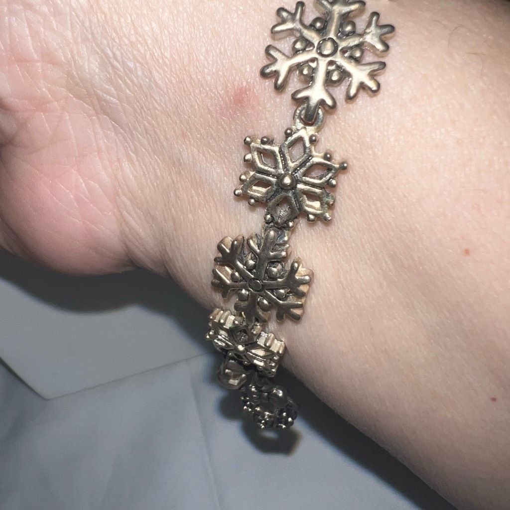 Vintage Vintage Silver Tone Snowflake Magnetic closure Wreath Charm Size ONE SIZE - 3 Thumbnail