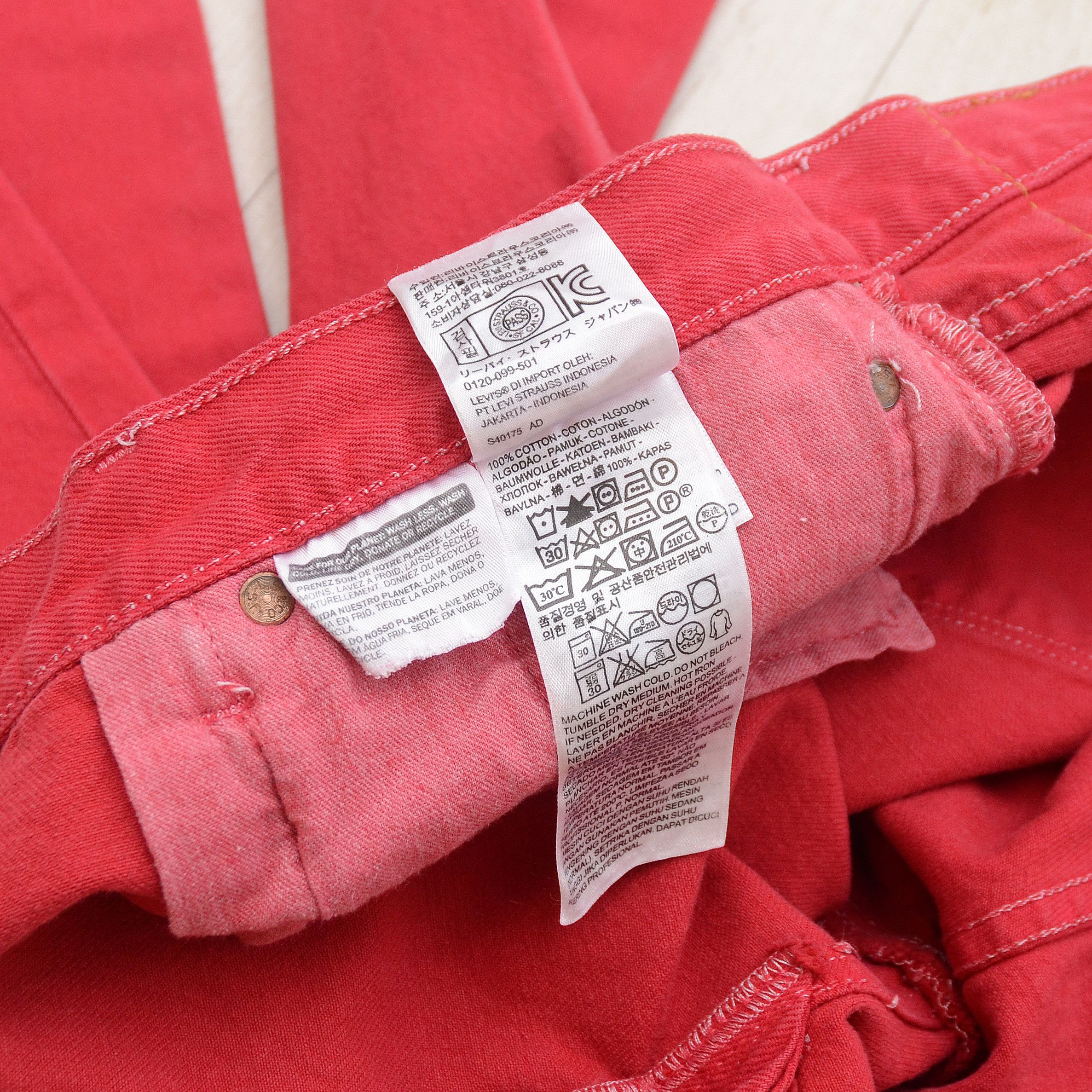 Levi's Vintage Clothing Levi’s Vintage Jeans 501 Men’s Red Distressed 1990’s Rare Size US 38 / EU 54 - 14 Thumbnail
