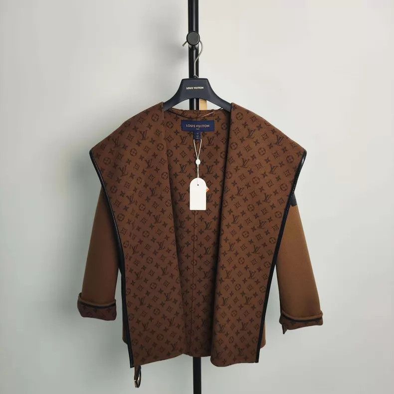 Louis Vuitton Louis Vuitton Wool lined full-print lace-up coat Size 4XL / US 24-26 - 1 Thumbnail