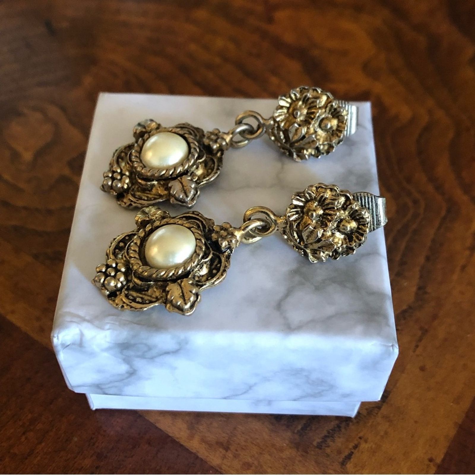 Vintage Vintage antique gold tone cream glass pearl clip on earring Size ONE SIZE - 2 Thumbnail