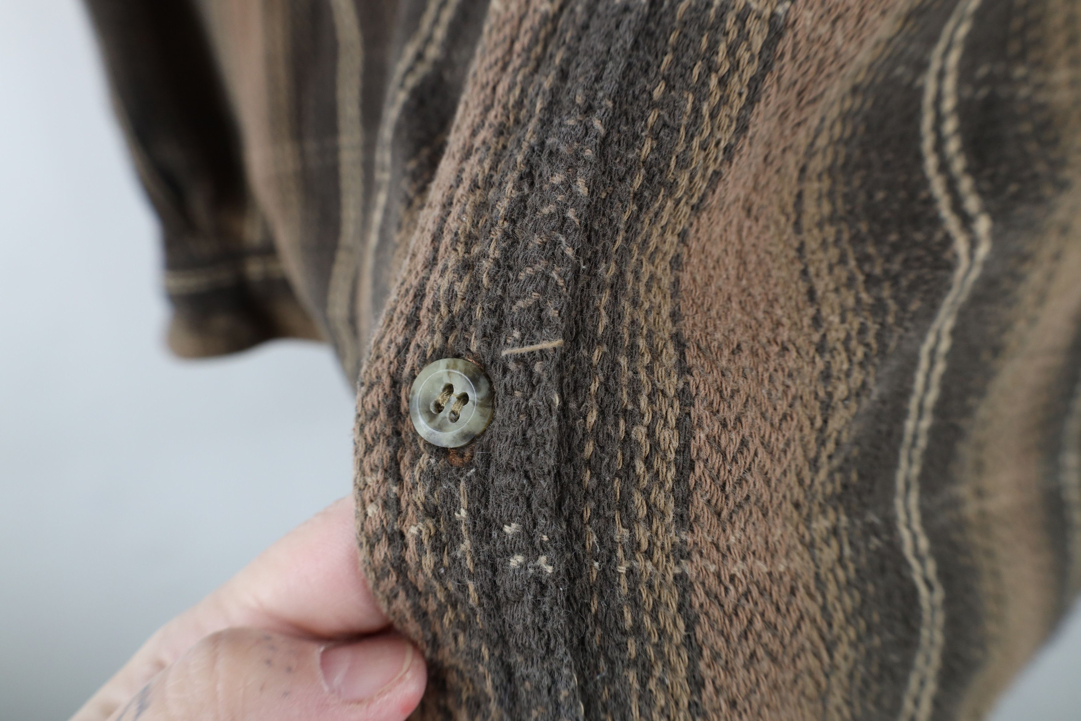 Vintage Vintage 90s Streetwear Heavyweight Button Shirt Brown Size US L / EU 52-54 / 3 - 8 Thumbnail