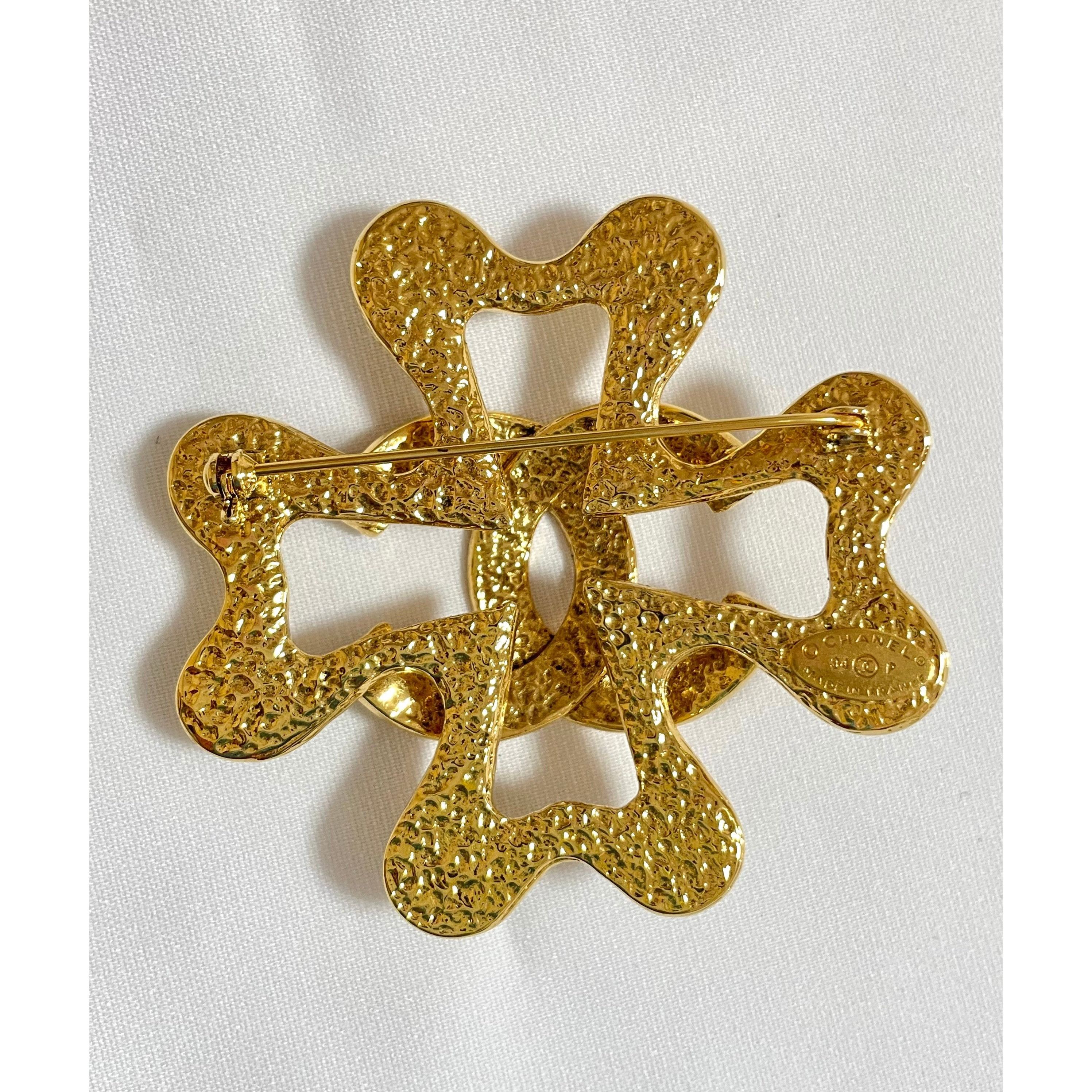 Chanel Vintage Chanel large flower clover brooch with CC mark. Size ONE SIZE - 6 Thumbnail