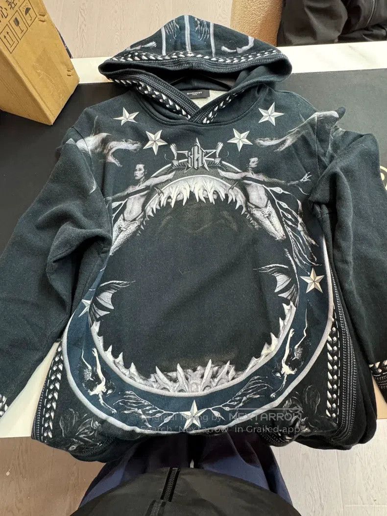 Givenchy Givenchy 12FW shark mouth hoodie + pullover Size US M / EU 48-50 / 2 - 1 Thumbnail