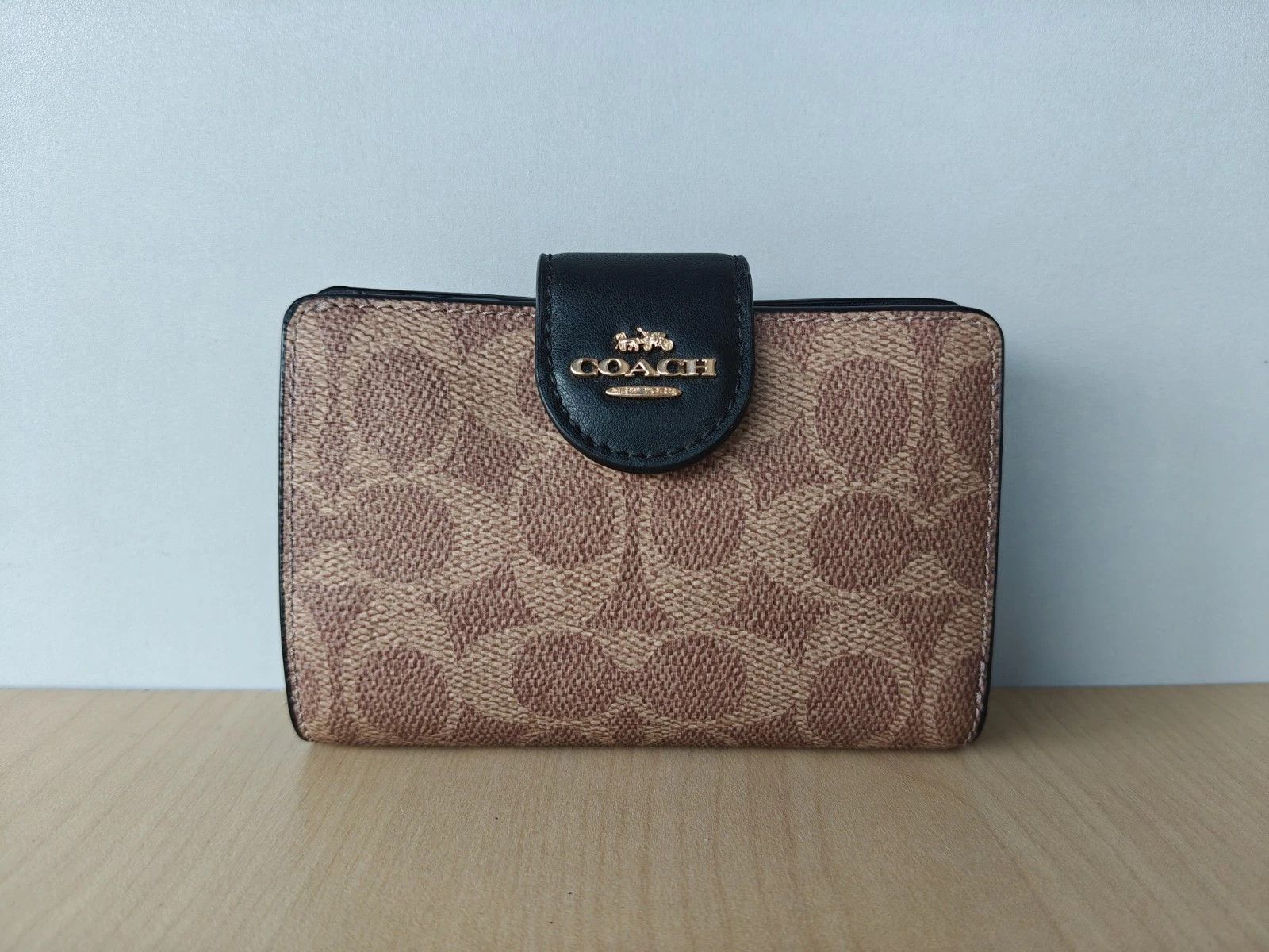Coach Coach Medium Corner Zip Wallet In Signature T/1008 Size ONE SIZE - 1 Thumbnail