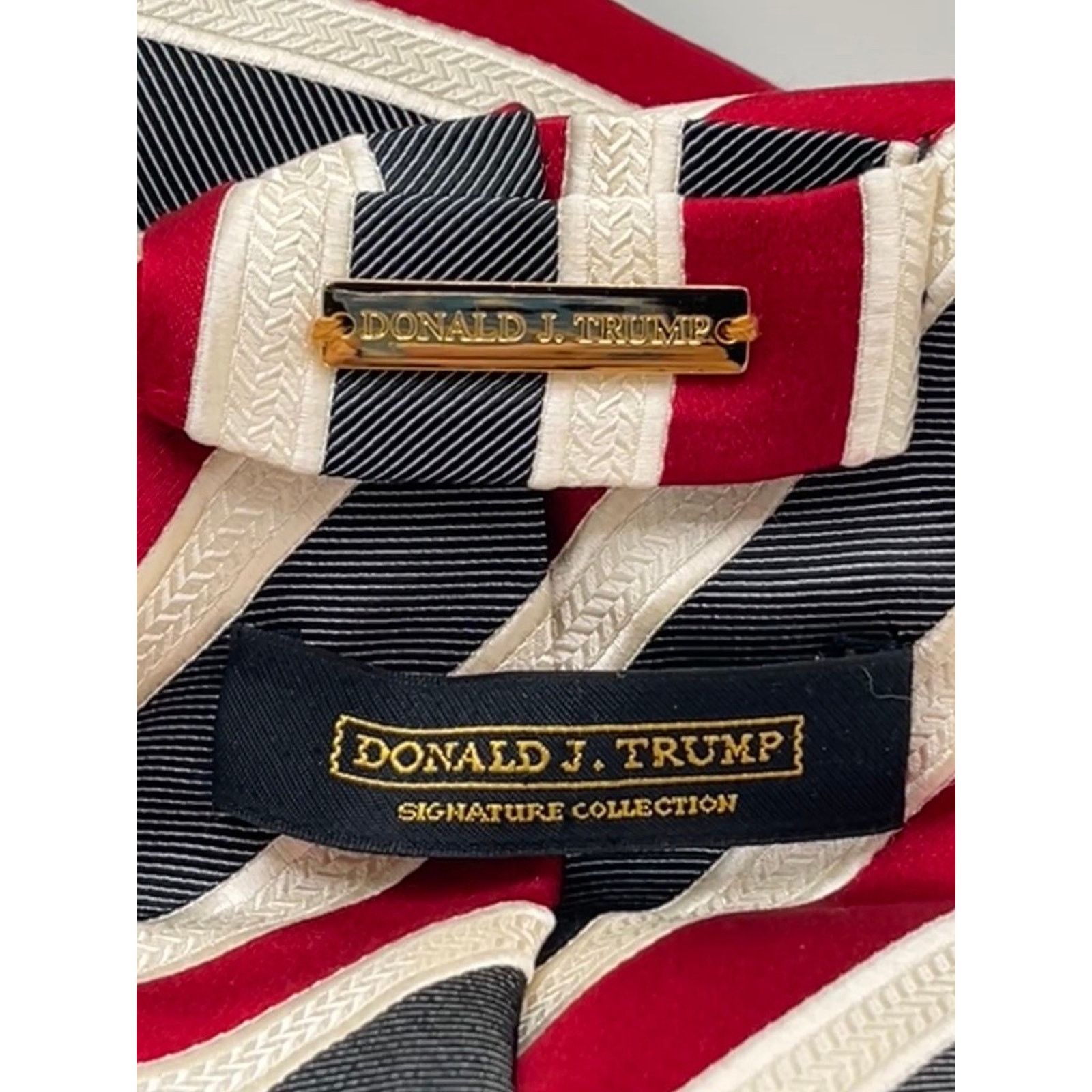 Donald Trump Donald J. Trump Signature Silk Striped Crest Tie Handmade Size ONE SIZE - 8 Thumbnail