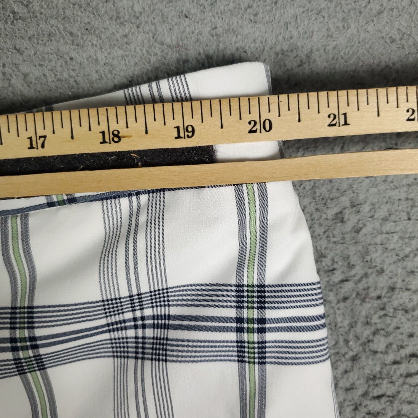 Vintage Greg Norman Shorts Adult 40 White Plaid Pleated Chinos Casual Mens Size US 40 / EU 56 - 4 Thumbnail