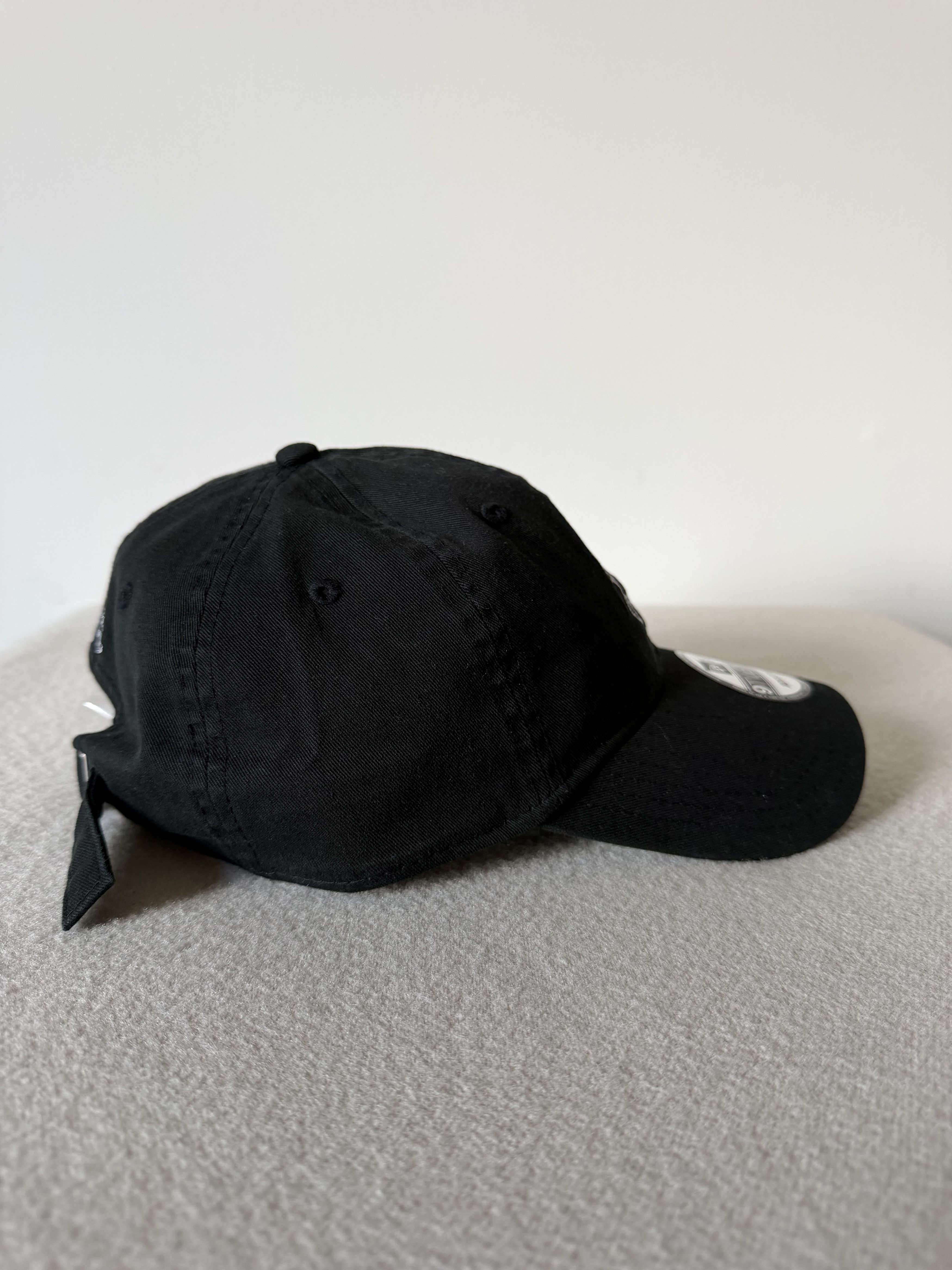 New Era × Undercover Undercover New Era Teddy Bear 9Twenty Hat in Black Size ONE SIZE - 3 Thumbnail