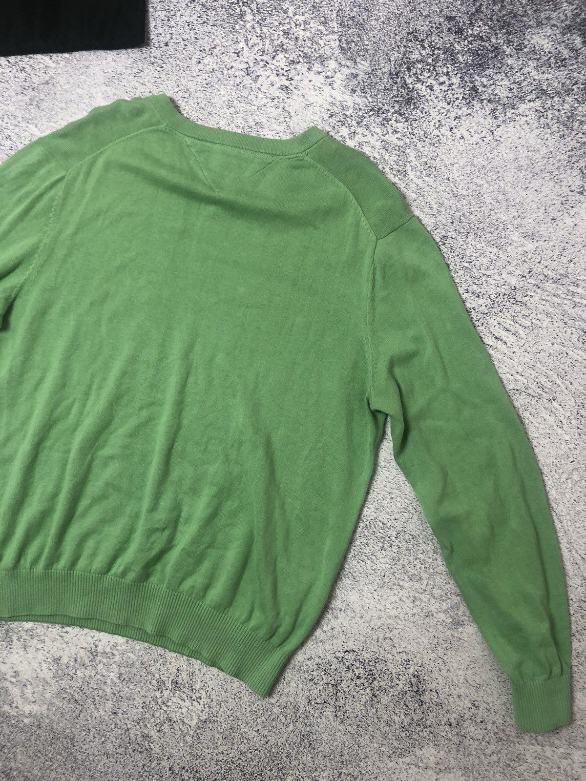 Tommy Hilfiger Vintage men’s Sweater Tommy Hilfiger size L y2k casual ykk Size US L / EU 52-54 / 3 - 6 Thumbnail